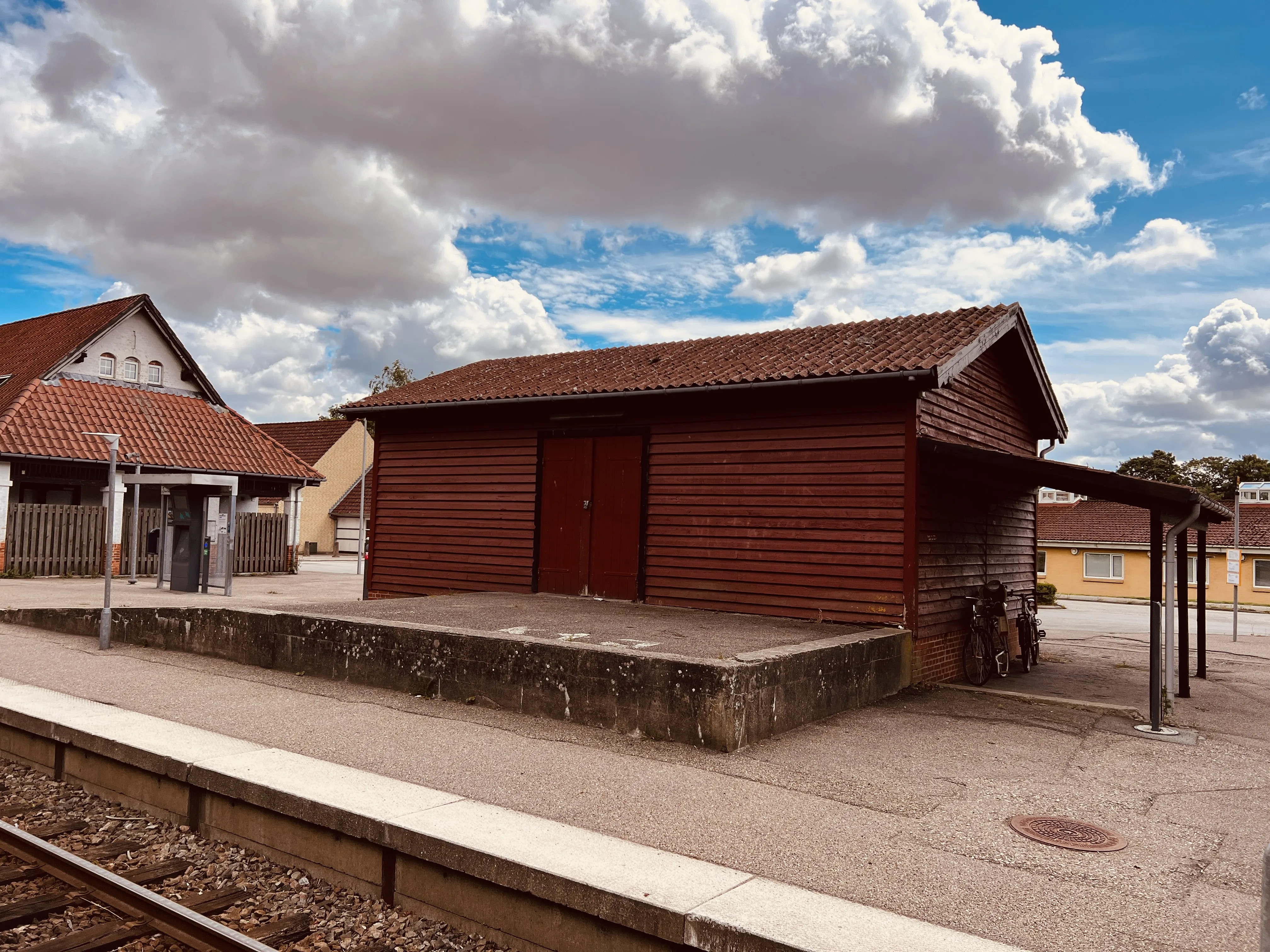 Billede af Store Merløse Stations varehus. Billede af Store Merløse Stations varehus.