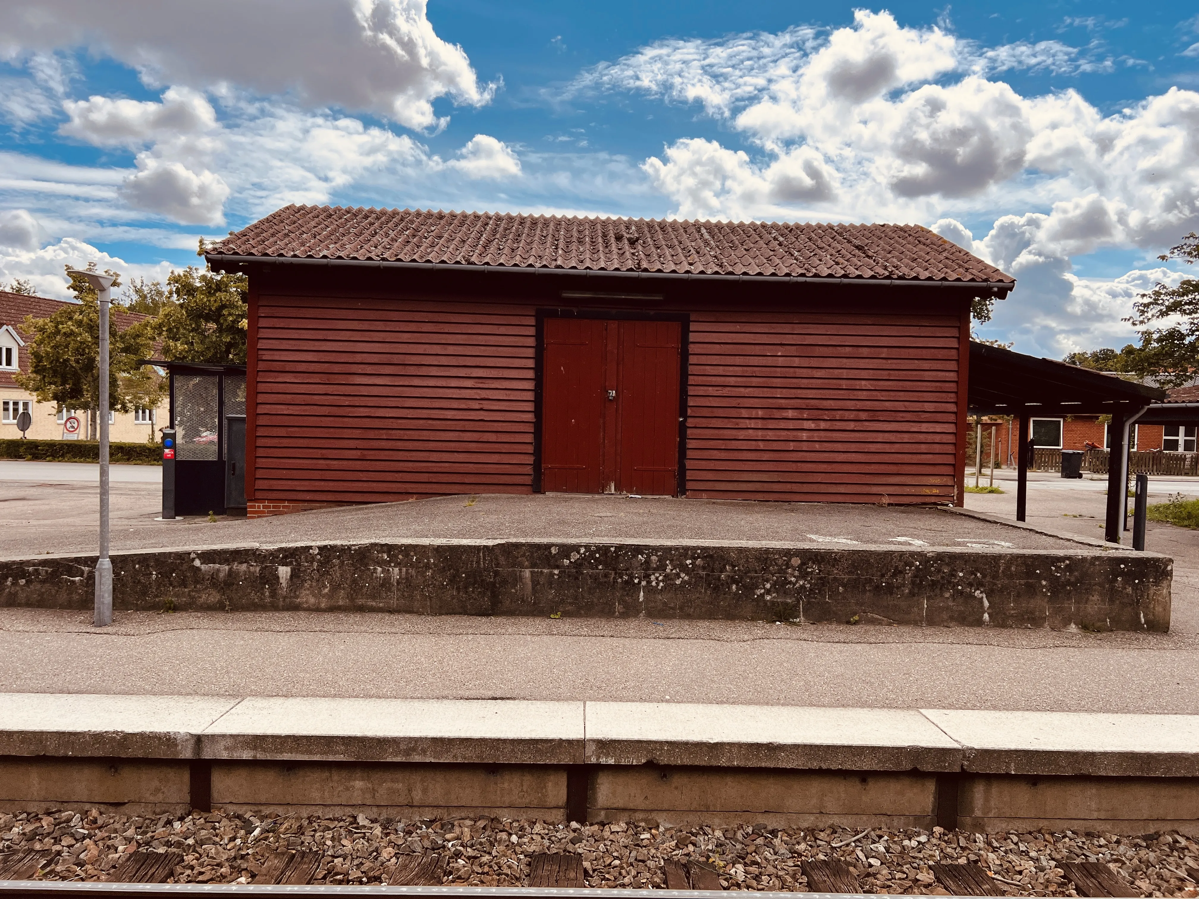 Billede af Store Merløse Stations varehus. Billede af Store Merløse Stations varehus.