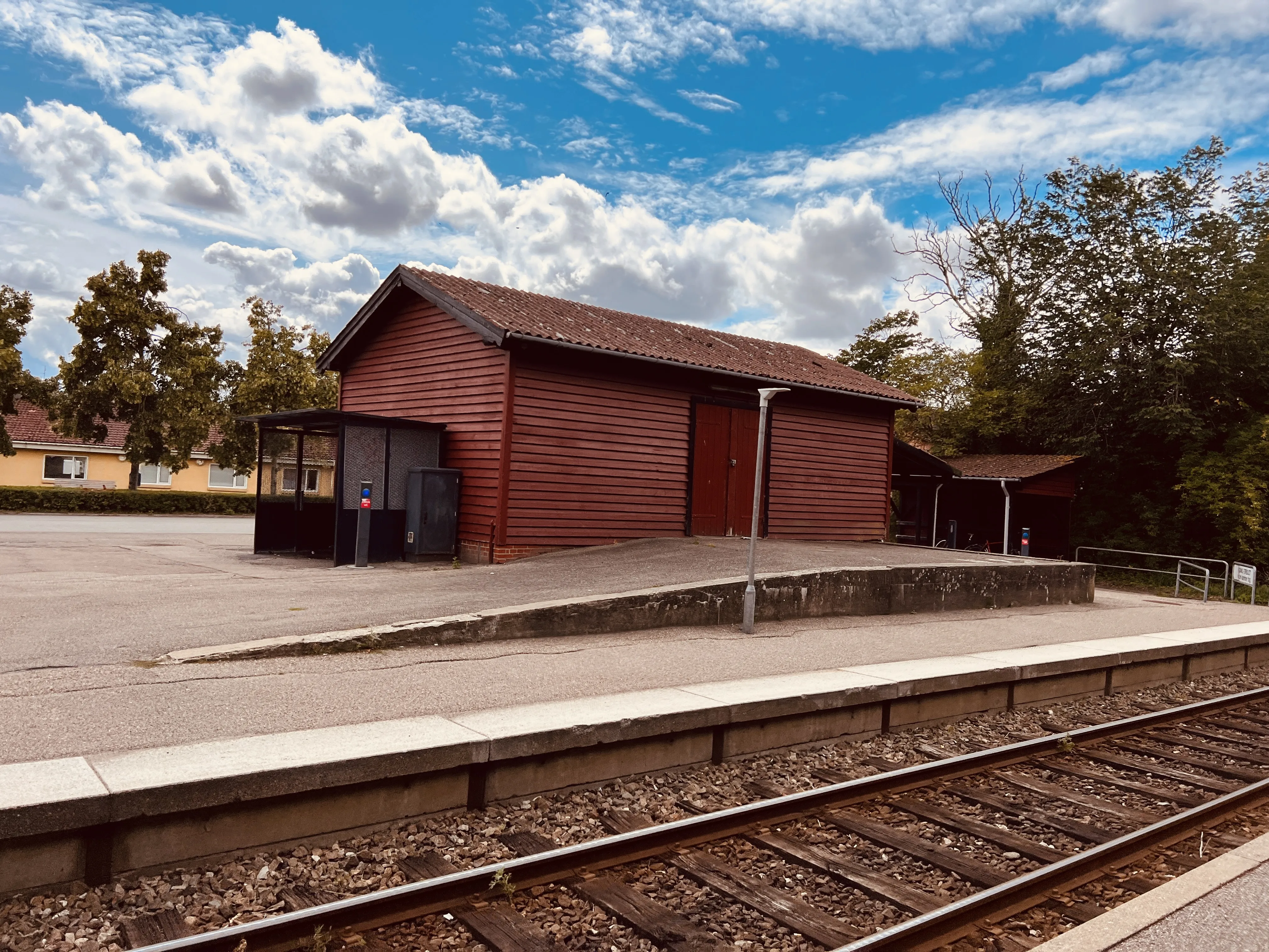 Billede af Store Merløse Stations varehus. Billede af Store Merløse Stations varehus.