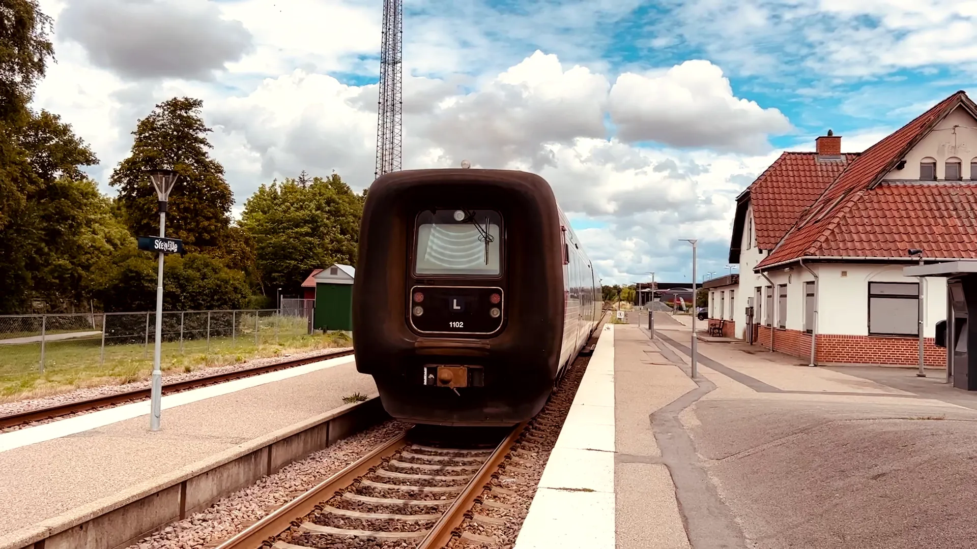 Billede af LT FS 1002, tidligere LJ FS 1002 - fotograferet ud for Stenlille Trinbræt.