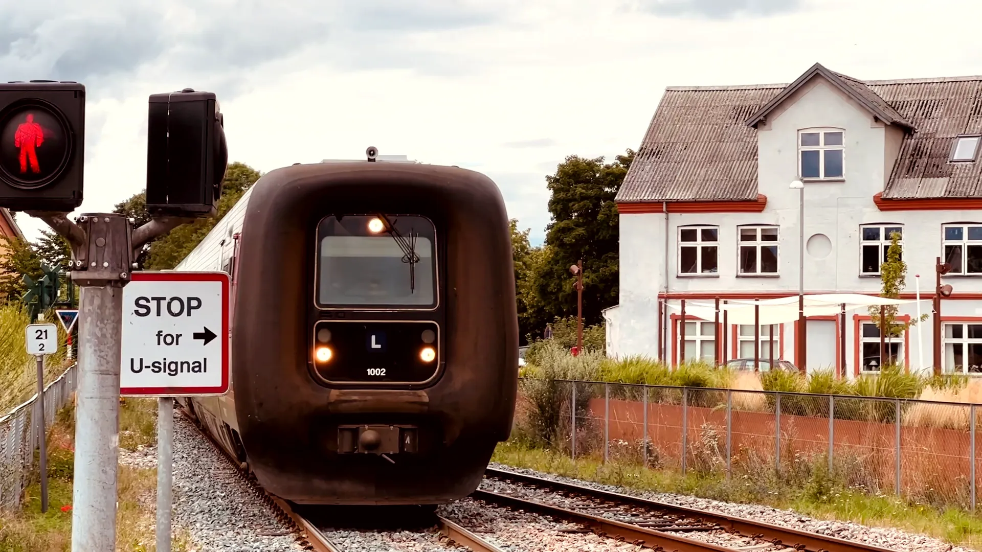 Billede af LT MF 1002, tidligere LJ MF 1002 - fotograferet ud for Stenlille Trinbræt.