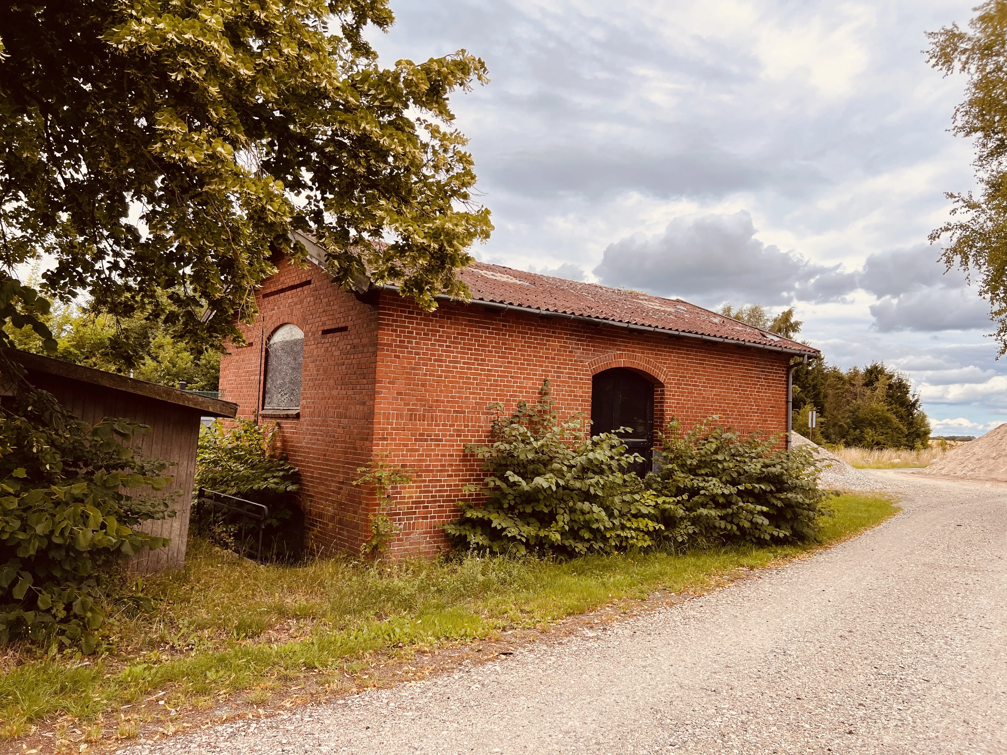 Billede af Vedde Stations varehus. Billede af Vedde Stations varehus.