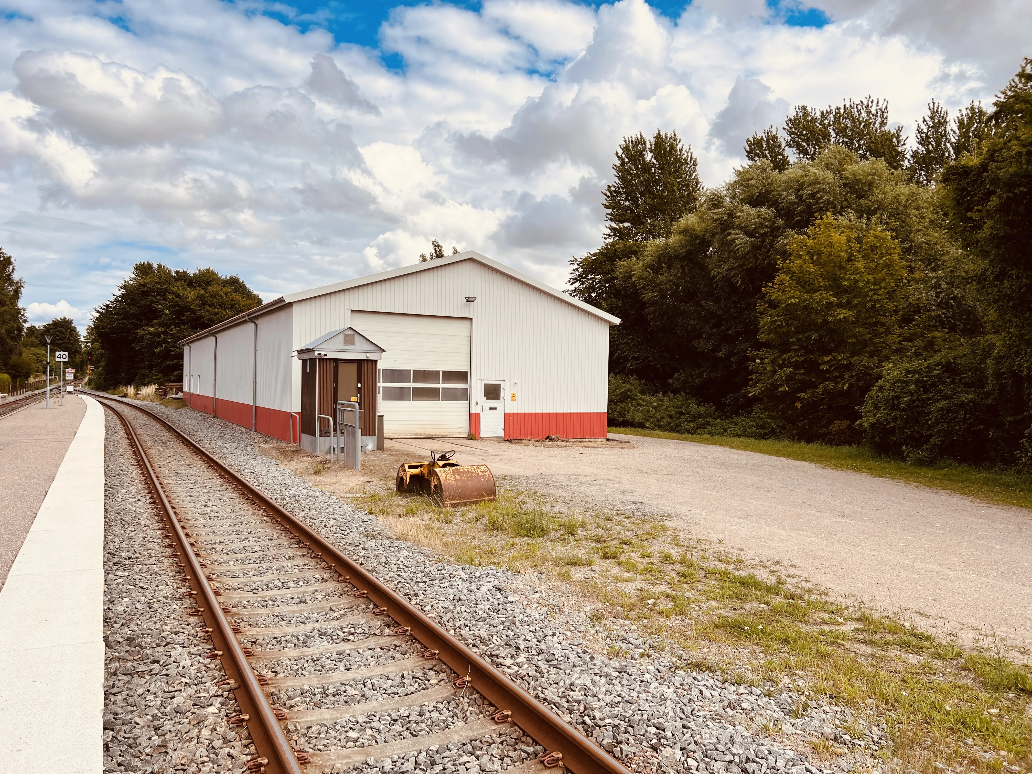 Billede af Ruds Vedby Stations materiellade. Billede af Ruds Vedby Stations materiellade.