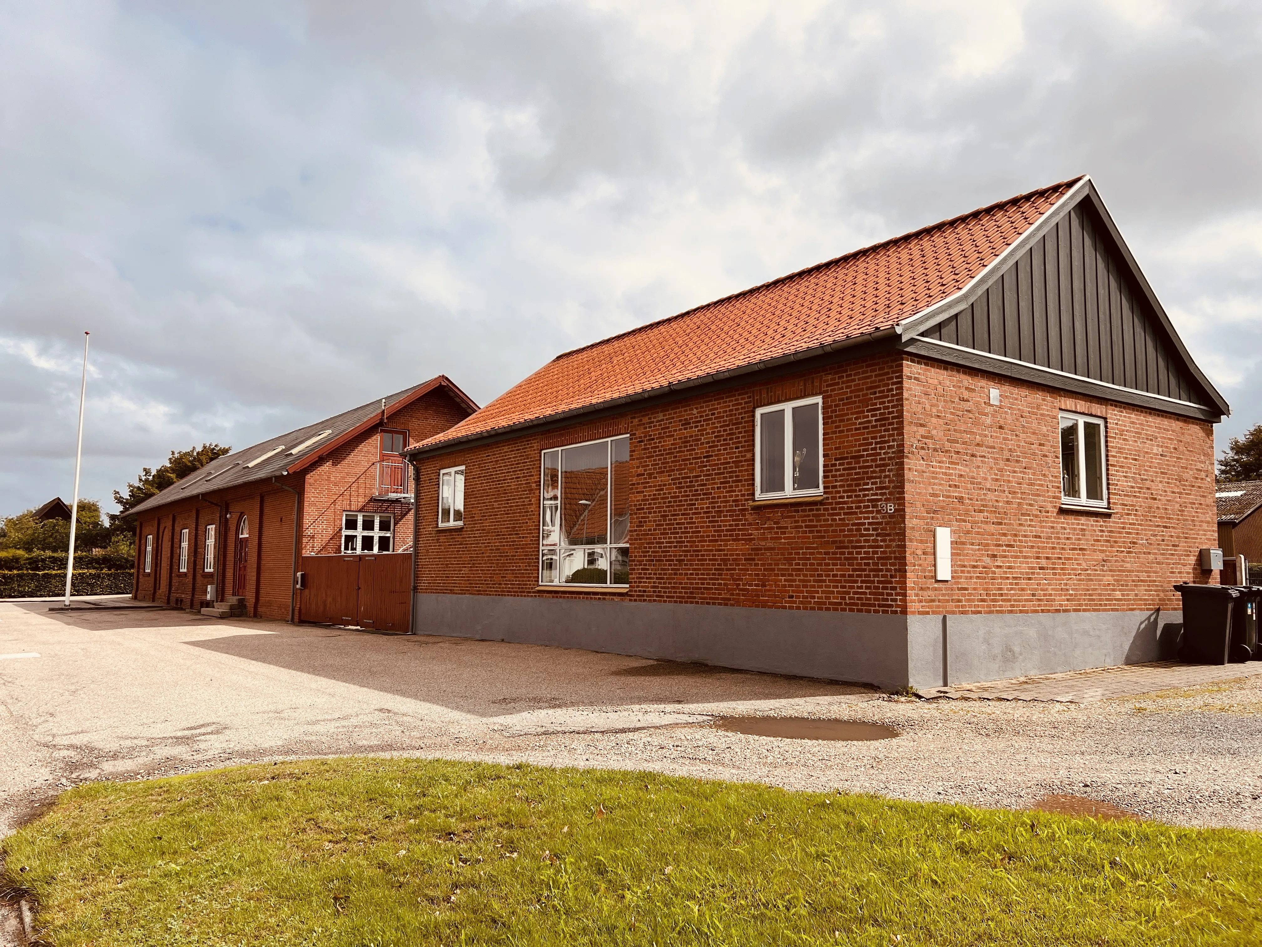 Billede af Hee Stations varehus. Billede af Hee Stations varehus.
