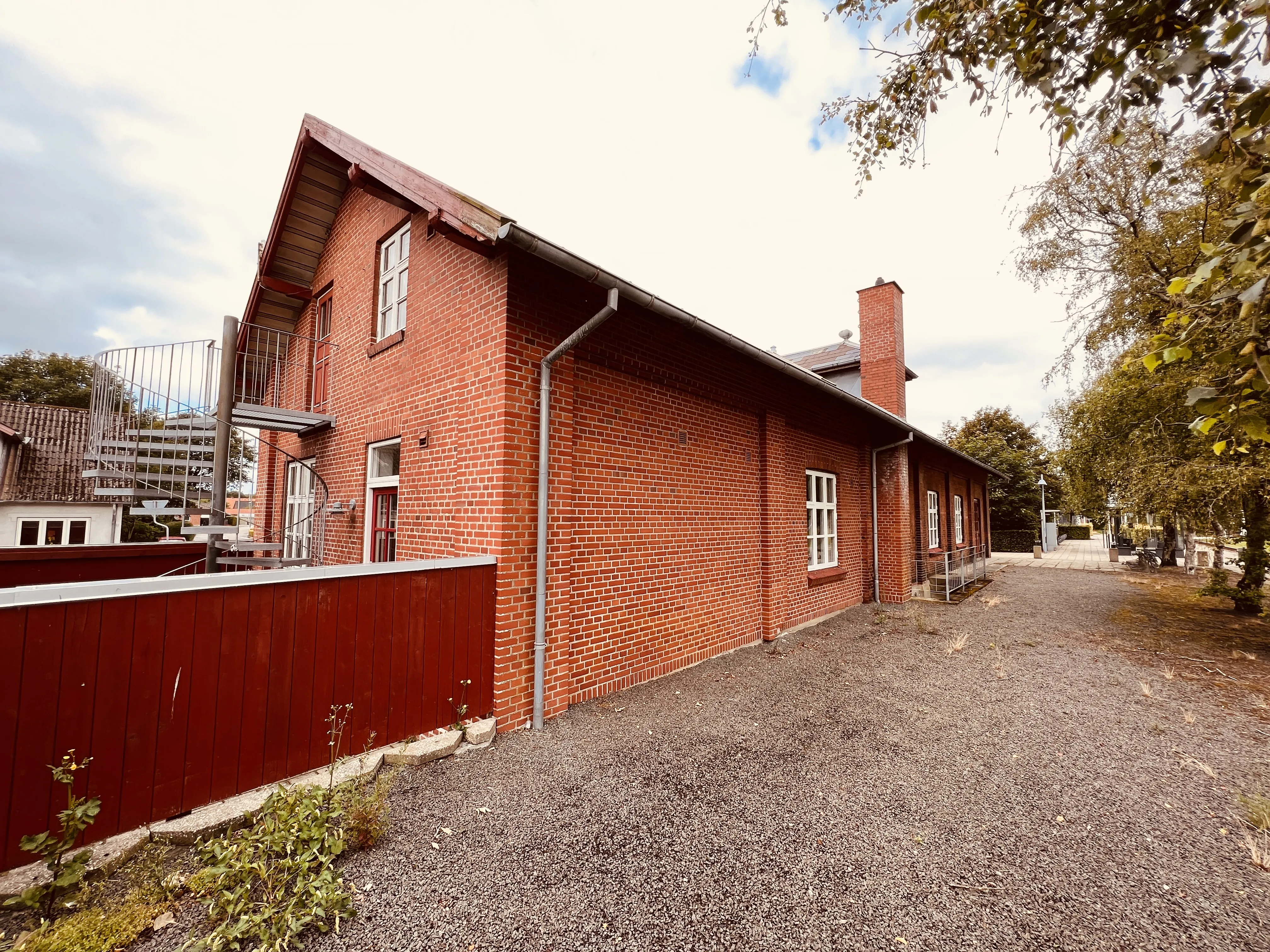 Billede af Hee Stations varehus. Billede af Hee Stations varehus.