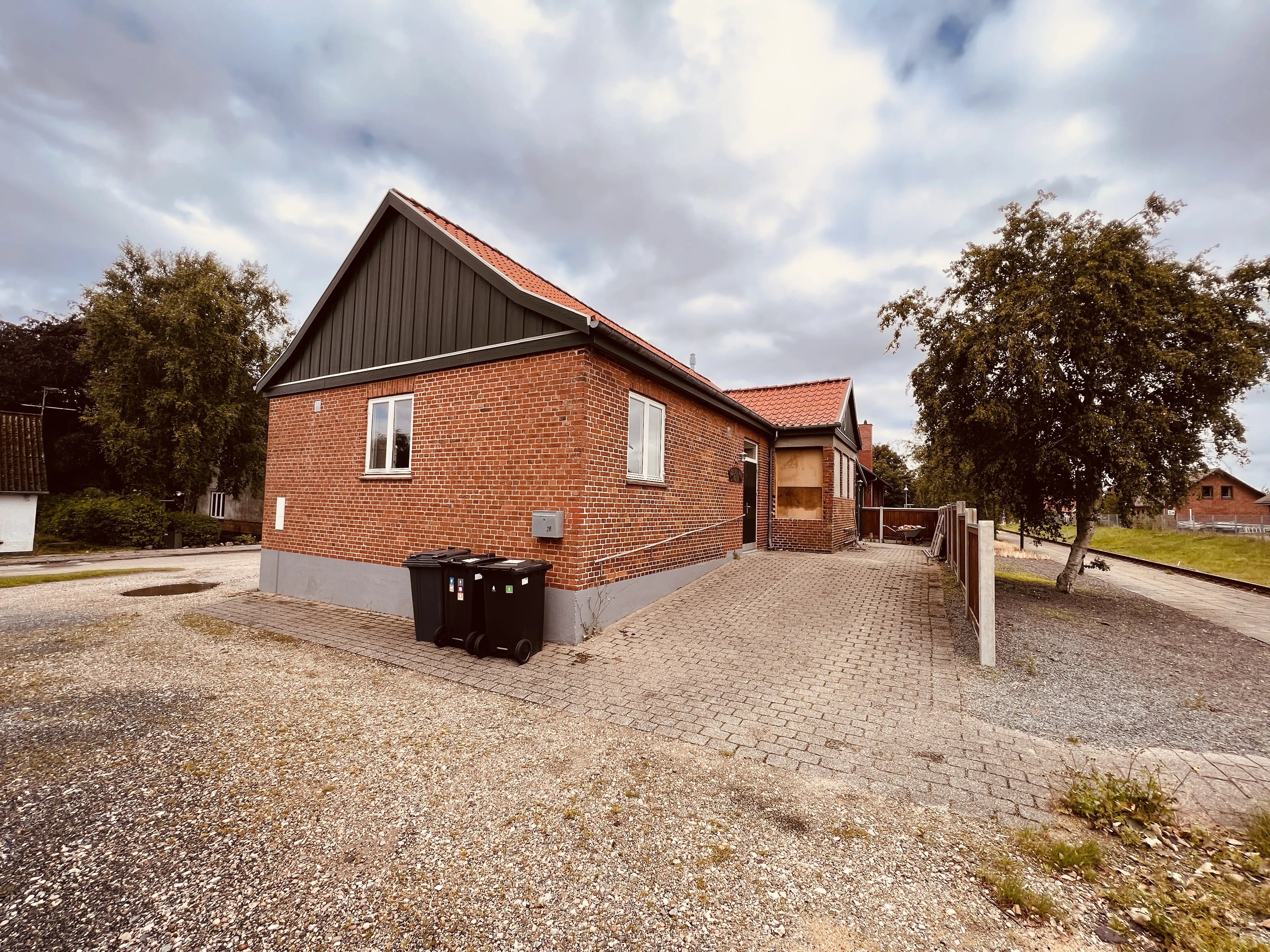 Billede af Hee Stations varehus. Billede af Hee Stations varehus.