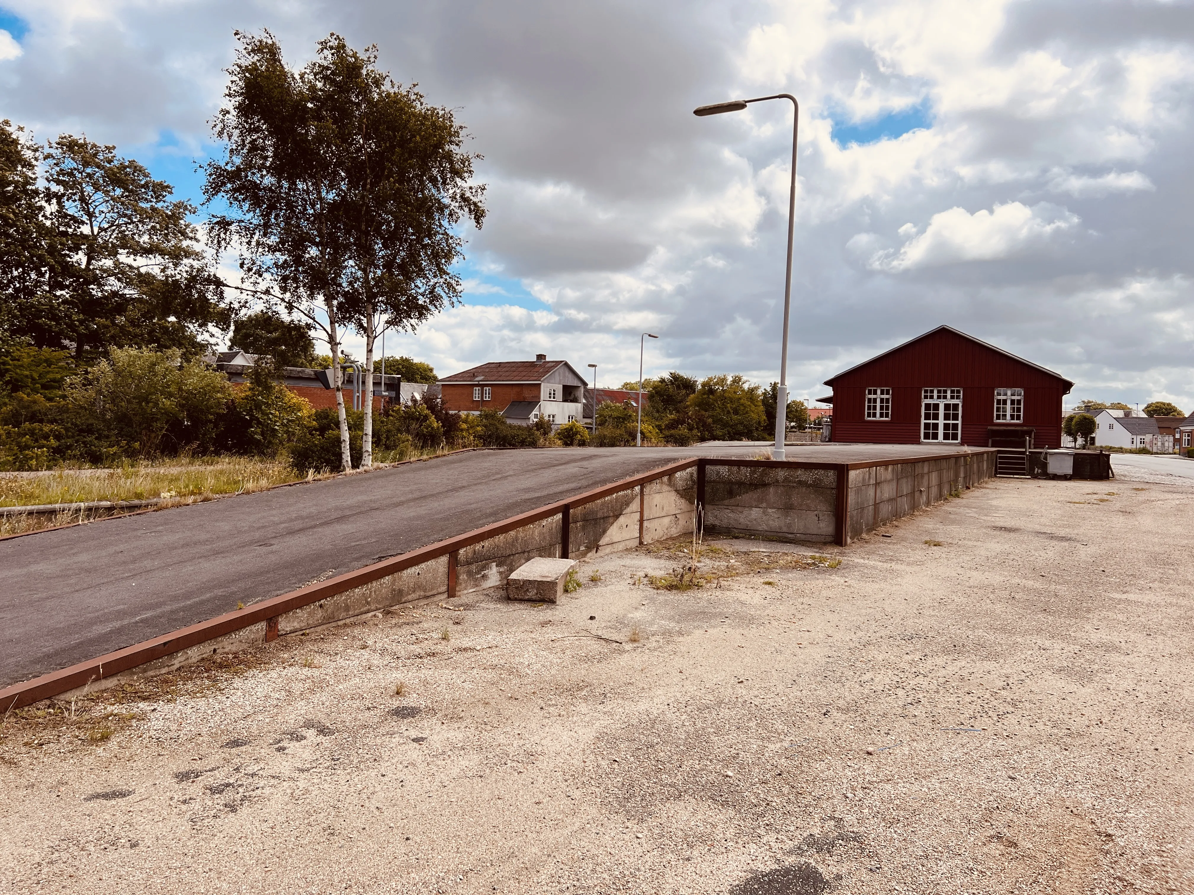 Billede af Tarm Stations varehus.