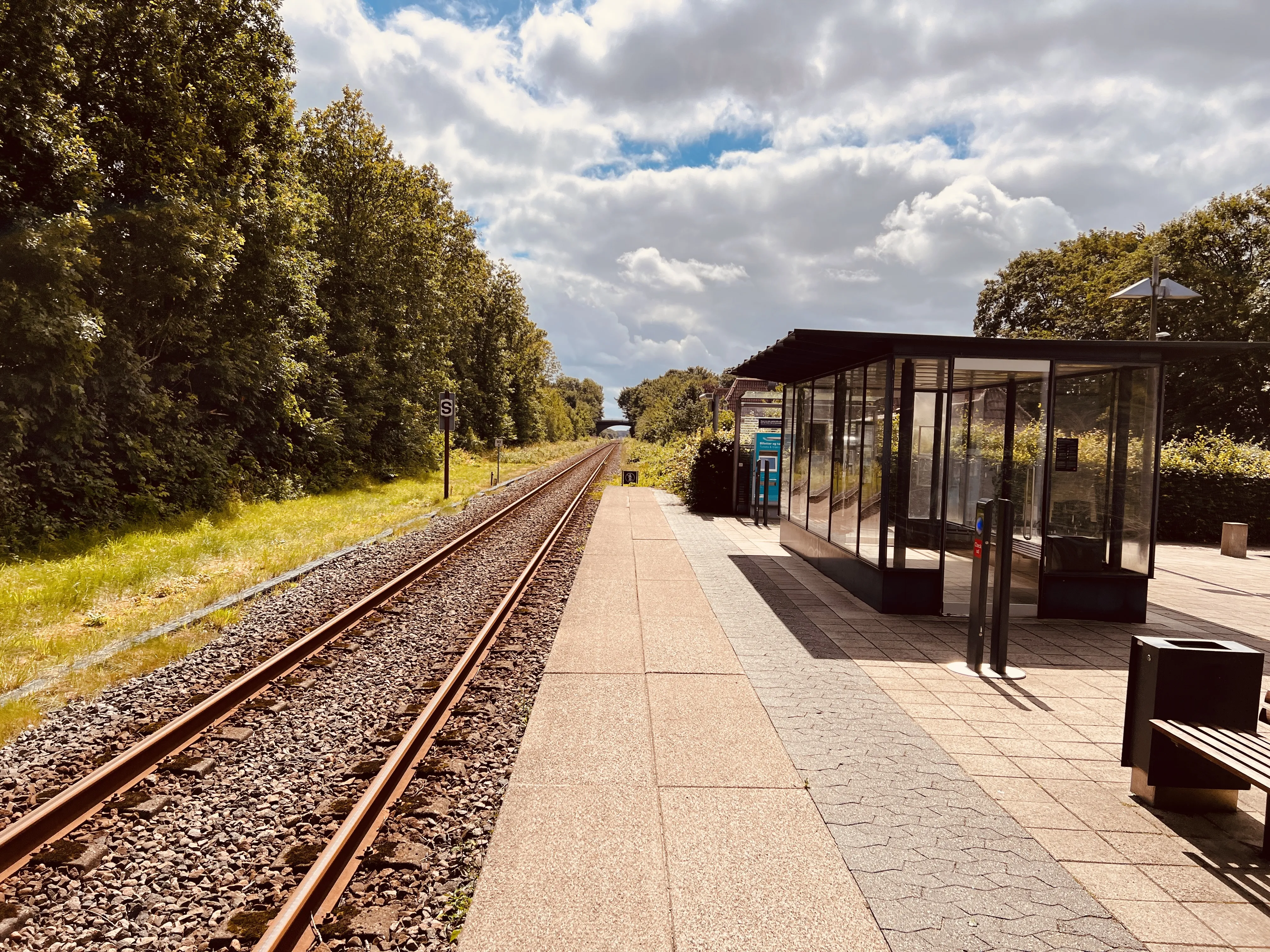 Billede af Gårde Trinbræt. Billede af Gårde Trinbræt.