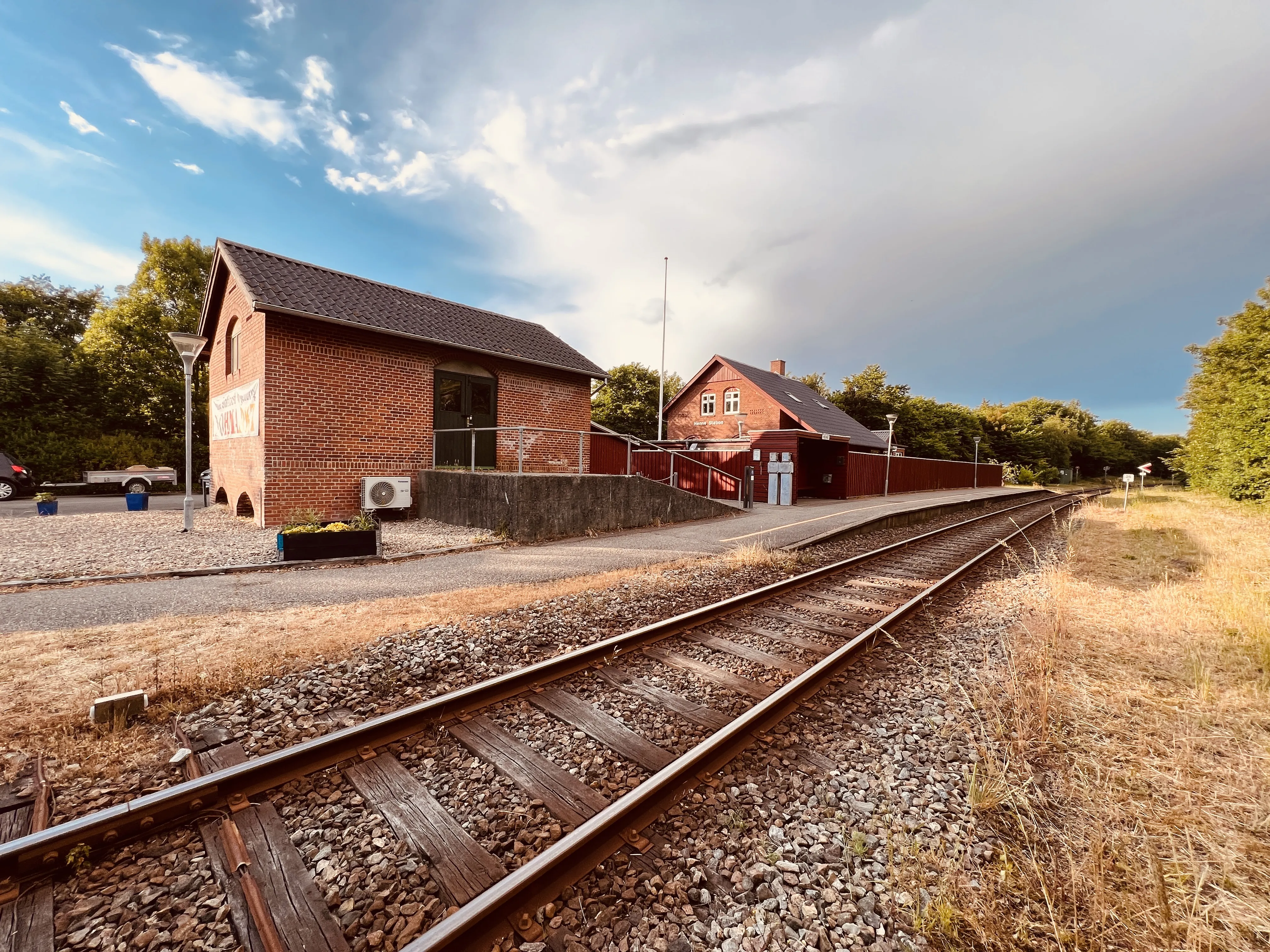 Billede af Henne Stations varehus.