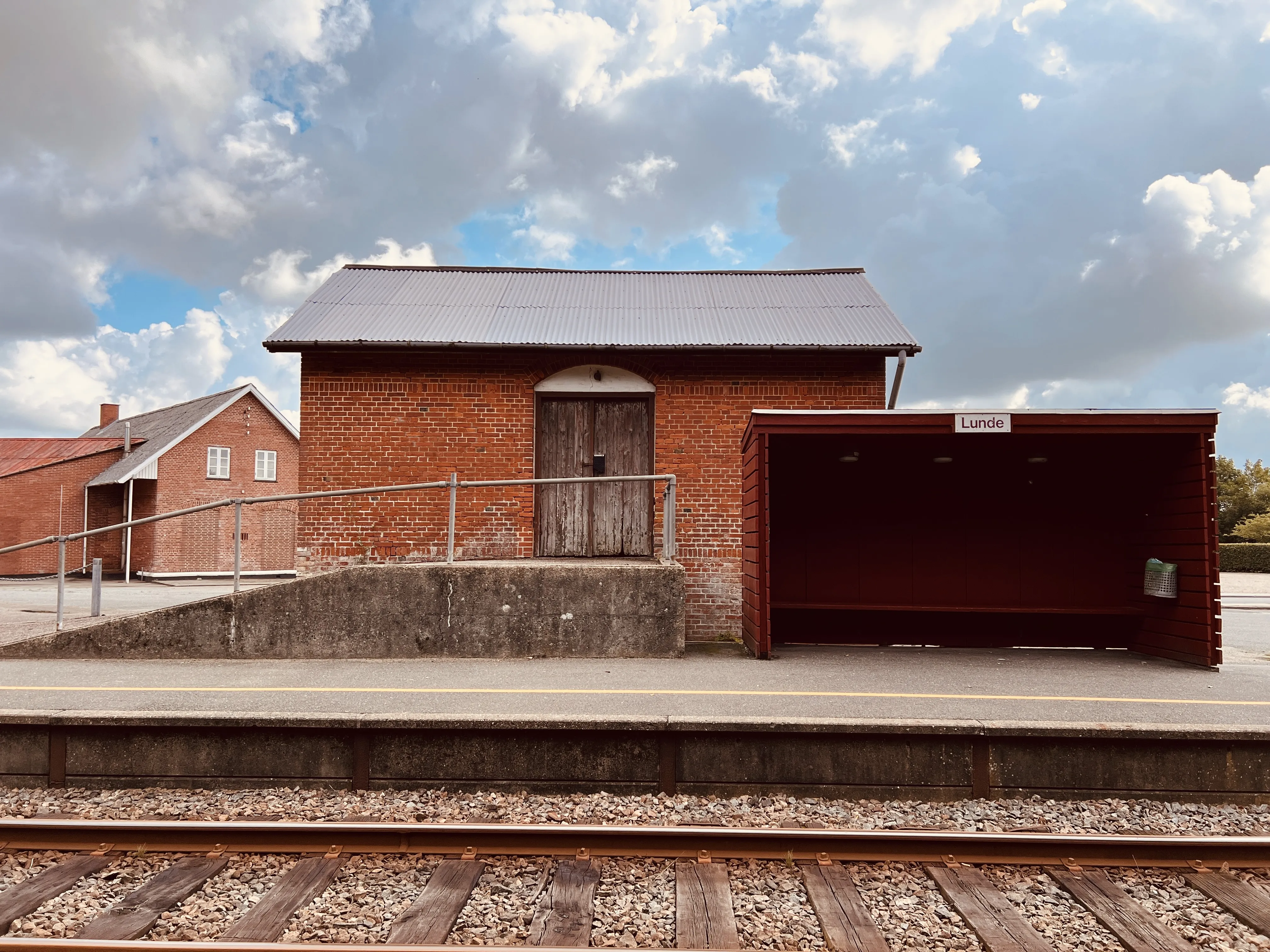 Billede af Lunde J Stations varehus. Billede af Lunde J Stations varehus.