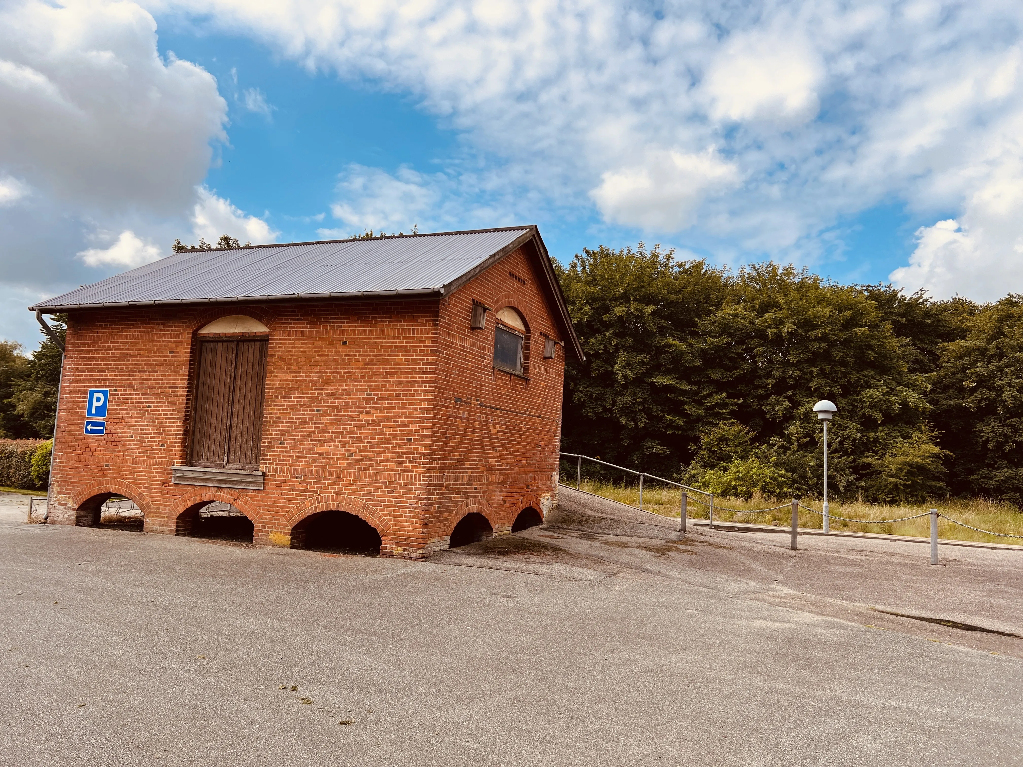 Billede af Lunde J Stations varehus.