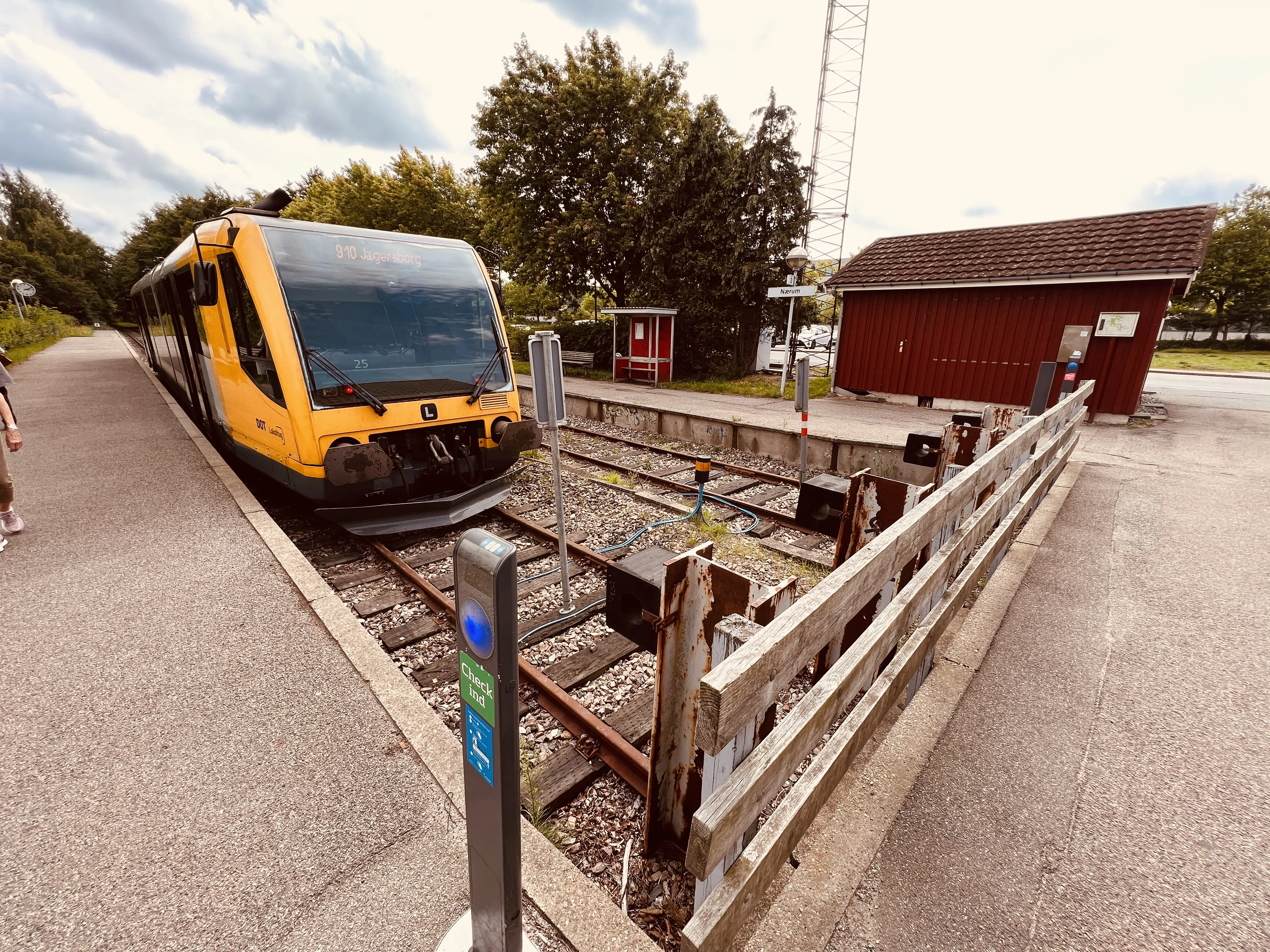 Billede af LNJ Lm 25 ud for Nærum Station. Billede af LNJ Lm 25 ud for Nærum Station.