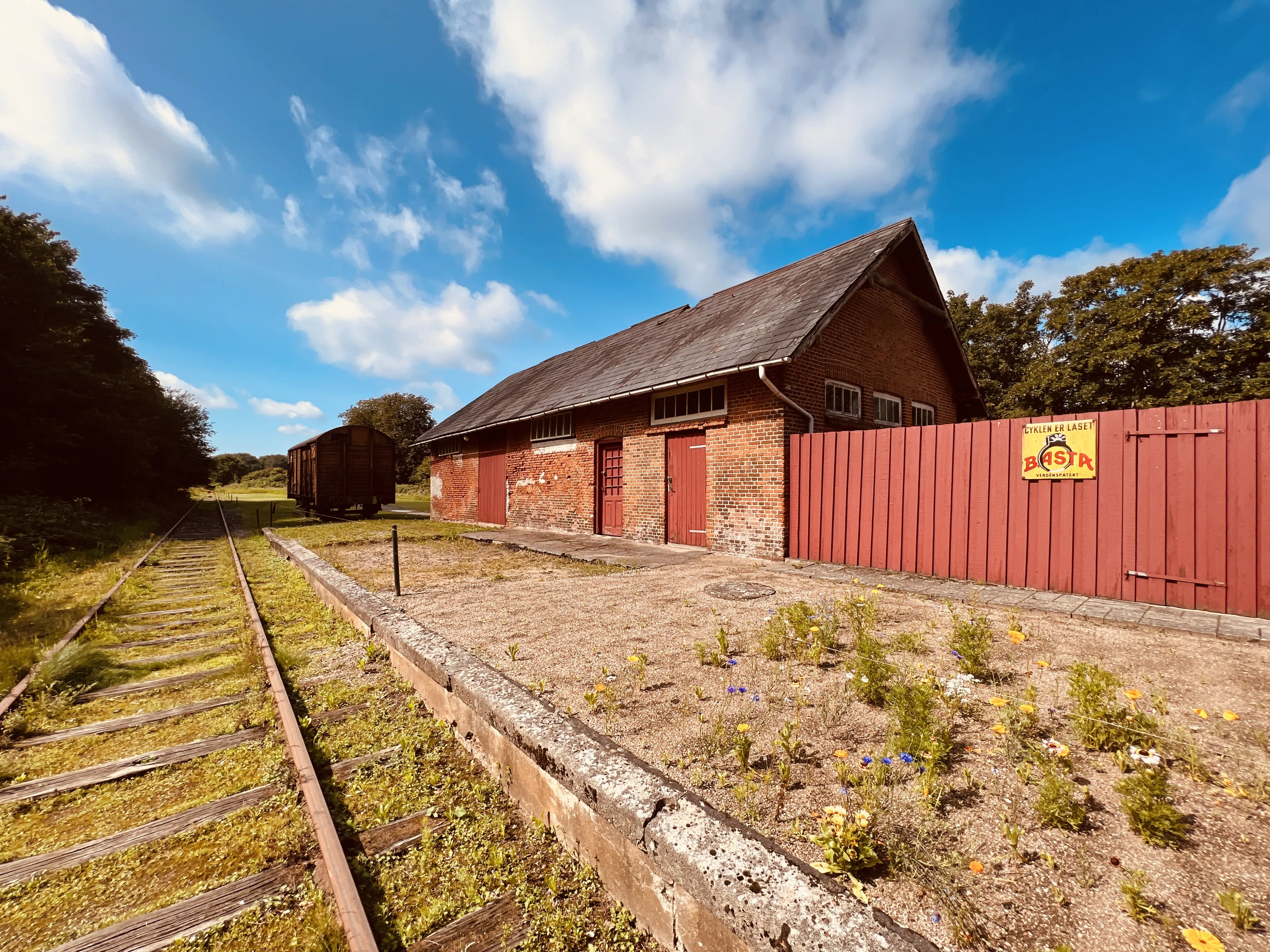 Billede af Nårup Stations varehus.