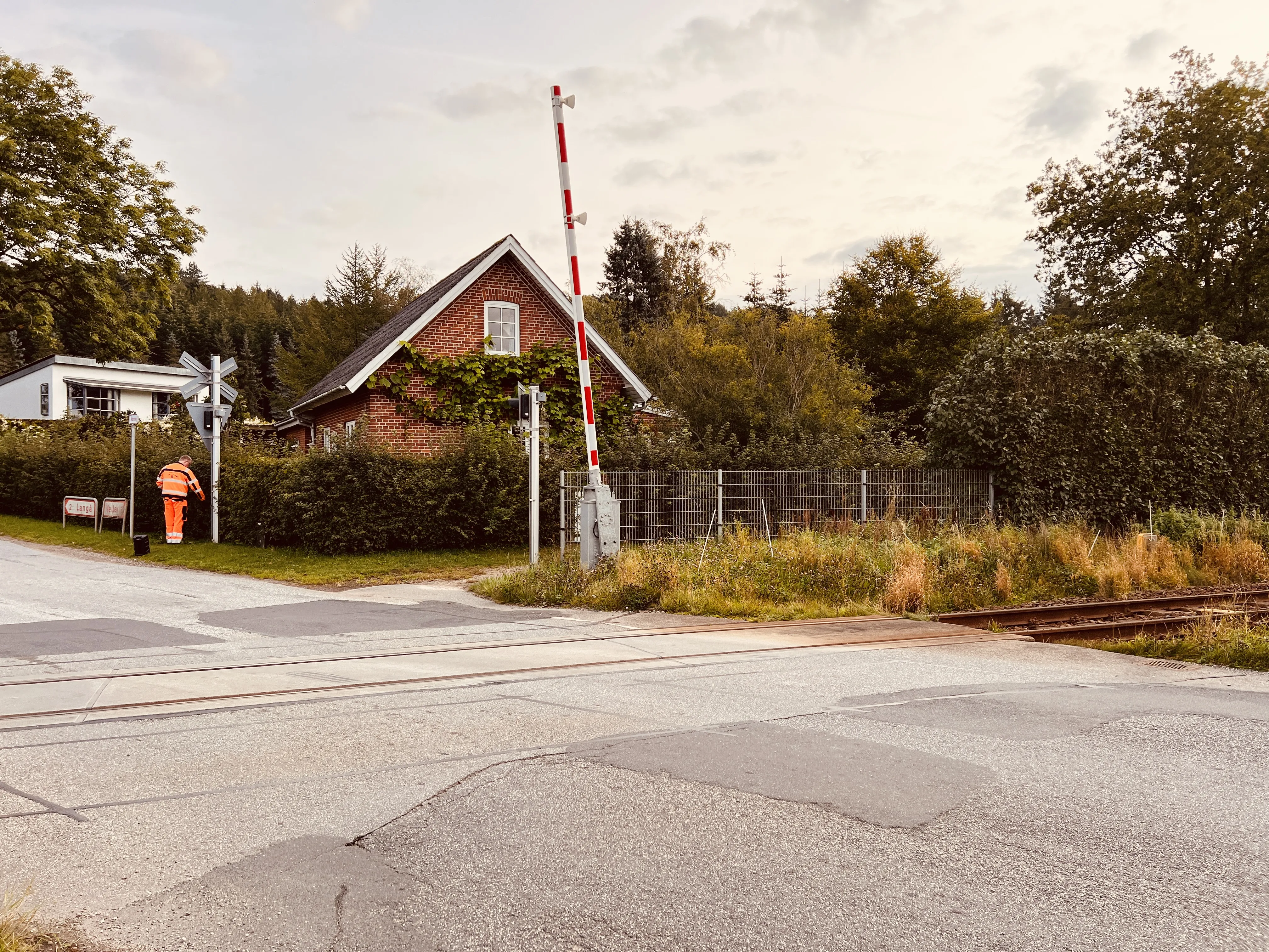 Billede af Åbro Trinbræt - Trinbræt er nedrevet, men Åbro Trinbræt har ligget her. Billede af Åbro Trinbræt - Trinbræt er nedrevet, men Åbro Trinbræt har ligget her.