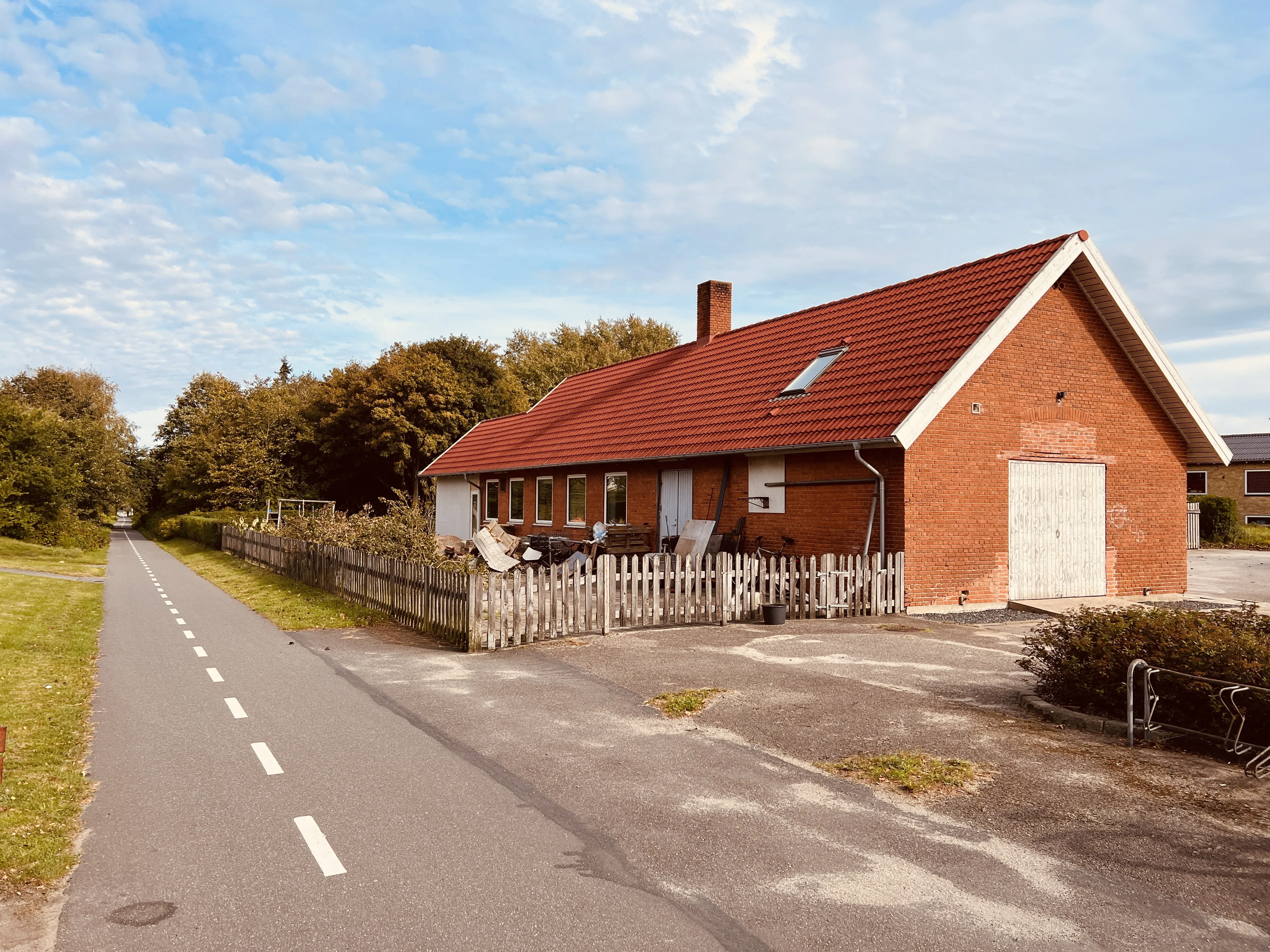 Billede af Grove Trinbræt - Trinbræt er nedrevet, men Grove Trinbræt har ligget her, til venstre for den nye stationsbygning fra 1956. Billede af Grove Trinbræt - Trinbræt er nedrevet, men Grove Trinbræt har ligget her, til venstre for den nye stationsbygning fra 1956.