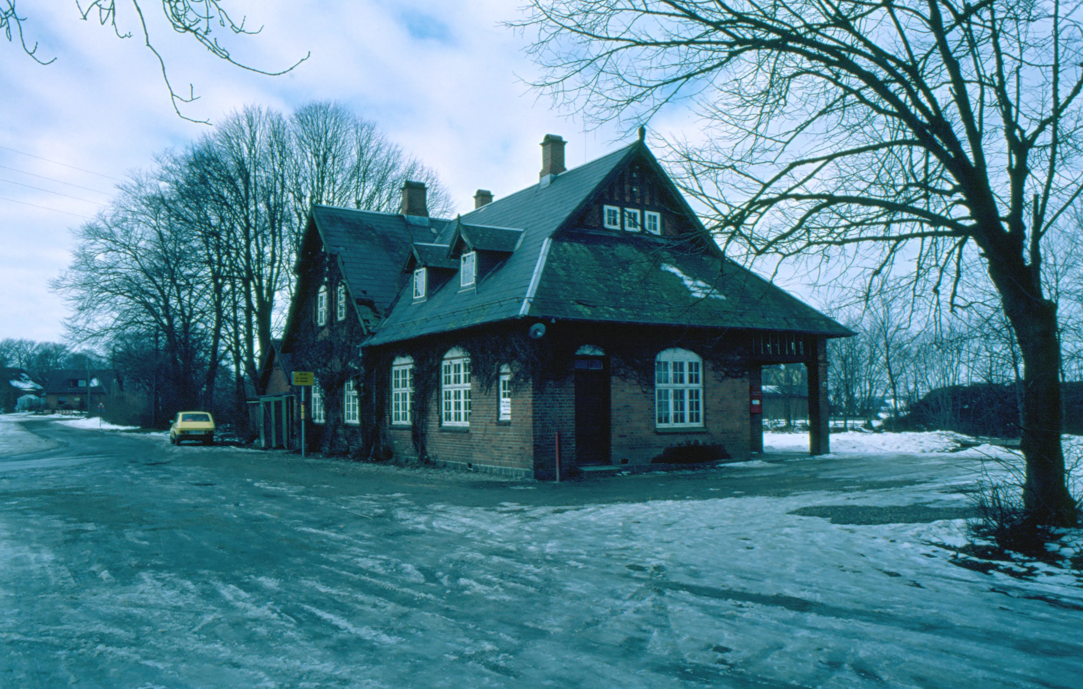 Billede af Vedde Station. Billede af Vedde Station.