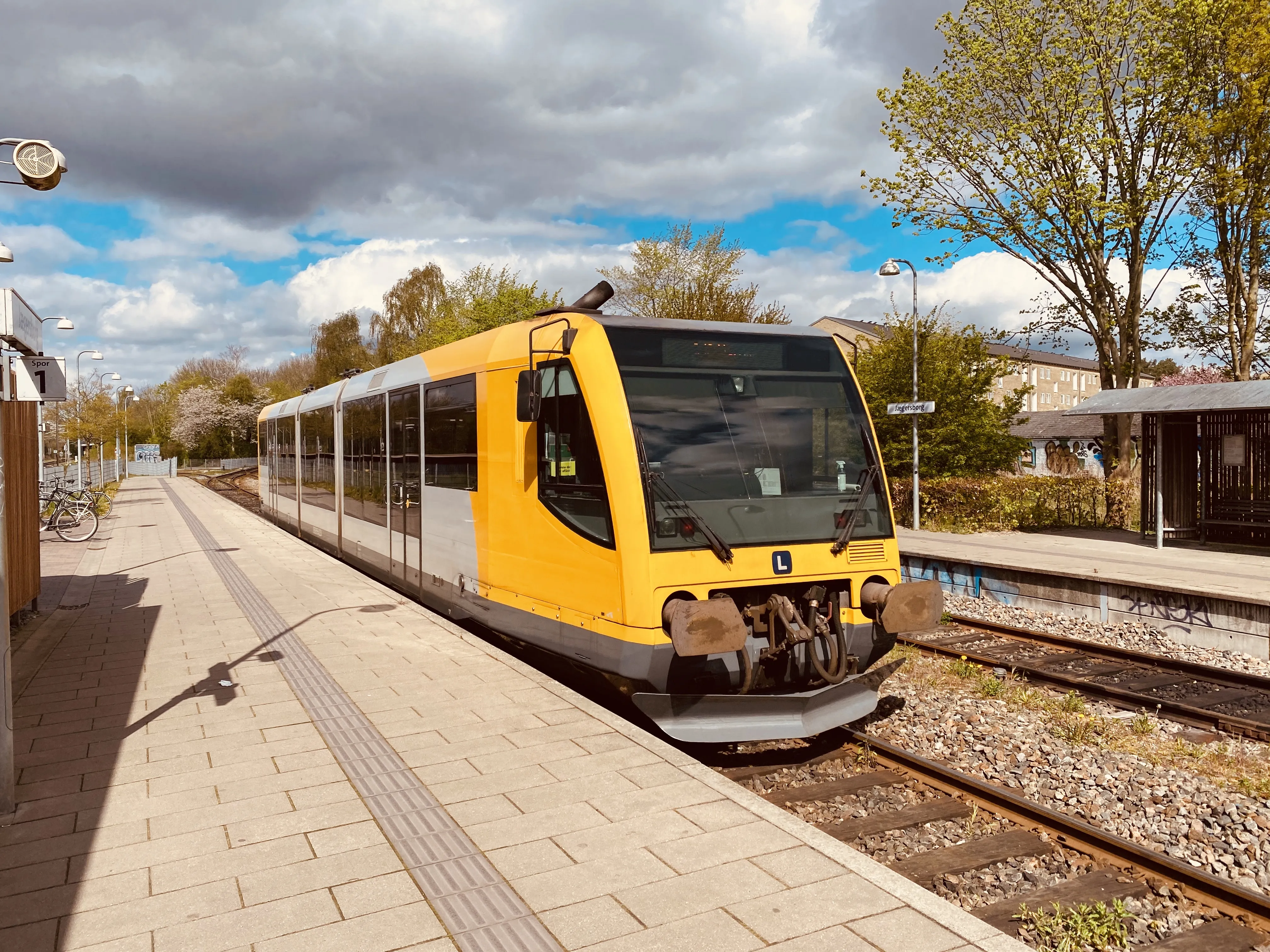 Billede af LNJ Lm 23 ud for Jægersborg Lokalbane Station. Billede af LNJ Lm 23 ud for Jægersborg Lokalbane Station.