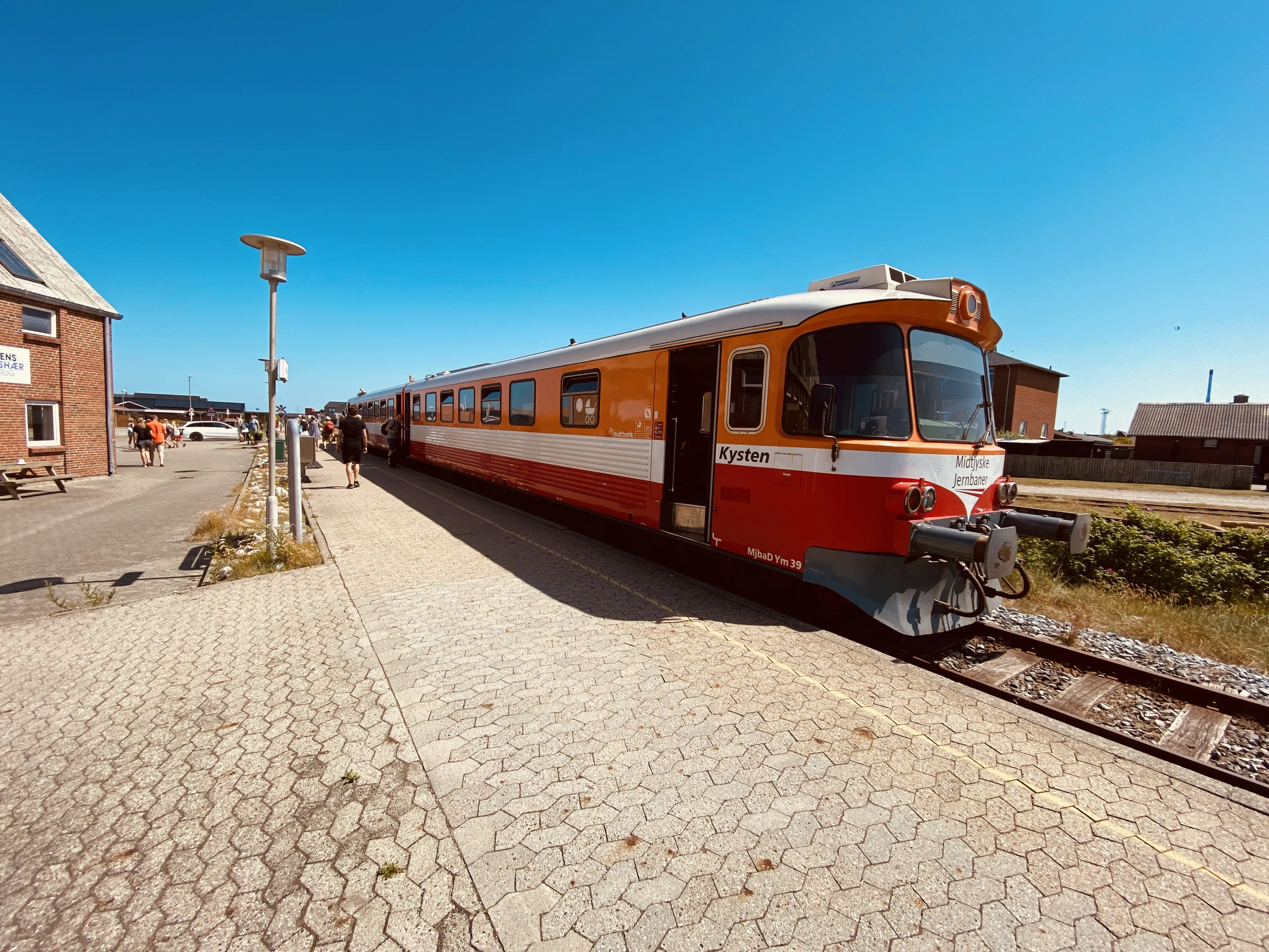Billede af "Kysten" (MjbaD YM 39) og oprindelig OHJ YM 57 - her fotograferet ud for Thyborøn Havn Trinbræt. Billede af "Kysten" (MjbaD YM 39) og oprindelig OHJ YM 57 - her fotograferet ud for Thyborøn Havn Trinbræt.