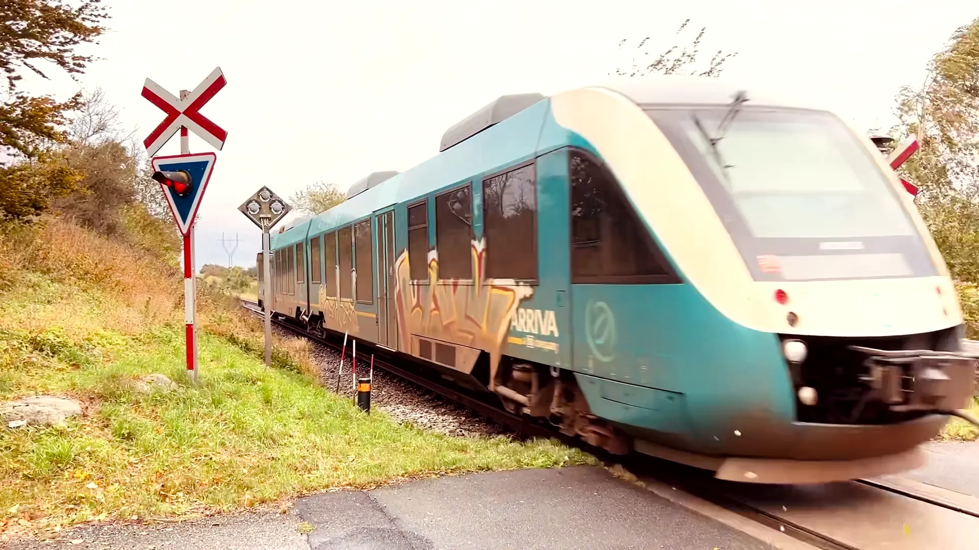 Billede af ARRIVA AR 2053 fotograferet ud for Sørup Station.