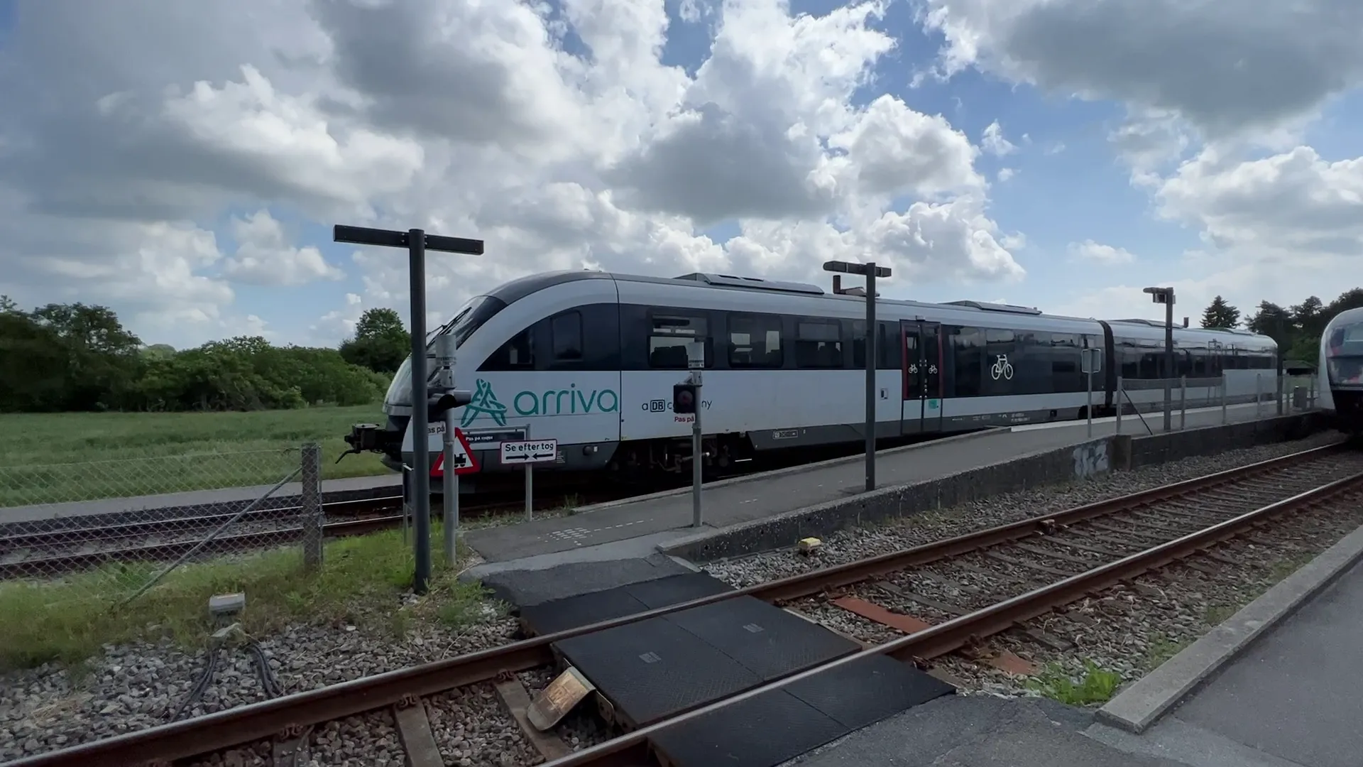 Billede af ARRIVA AR 4090, tidligere DSB MQ 4130-4930 fotograferet ud for Stenstrup Trinbræt. Billede af ARRIVA AR 4090, tidligere DSB MQ 4130-4930 fotograferet ud for Stenstrup Trinbræt.