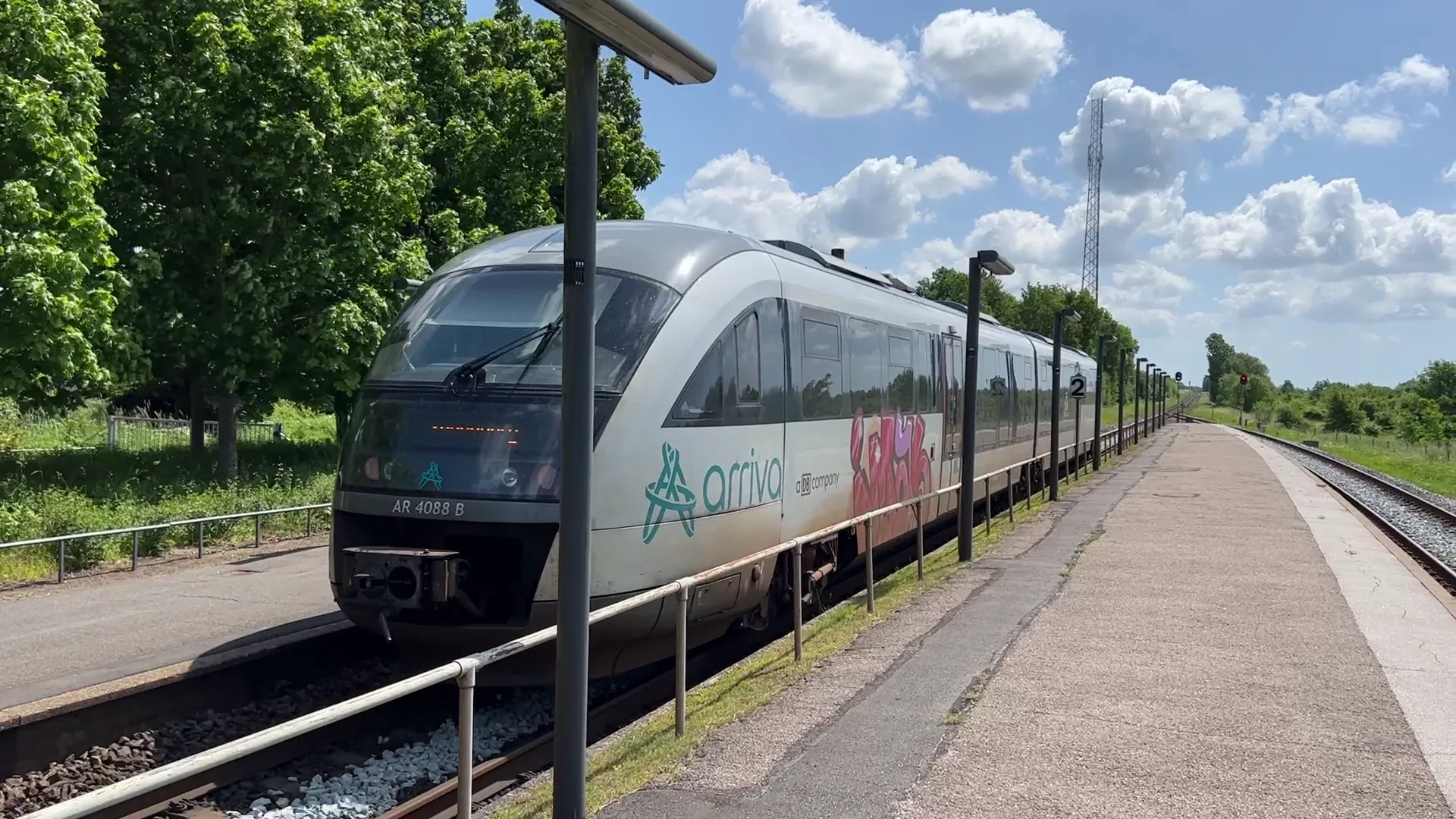 Billede af ARRIVA AR 4088 ud for Højby (Fyn) Trinbræt. Billede af ARRIVA AR 4088 ud for Højby (Fyn) Trinbræt.