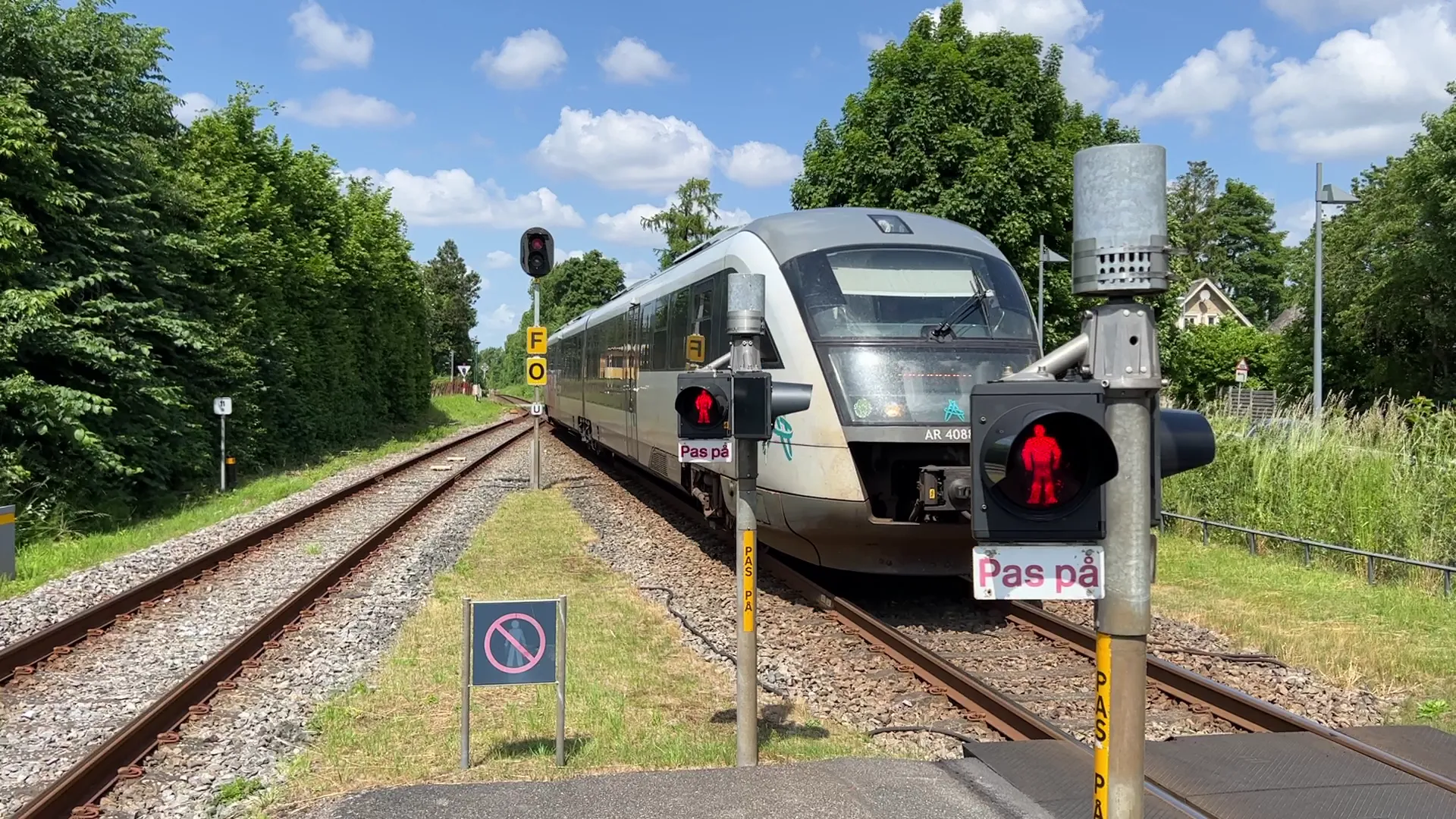 Billede af ARRIVA AR 4088, tidligere DSB MQ 4128-4928 fotograferet ud for Højby (Fyn) Trinbræt.