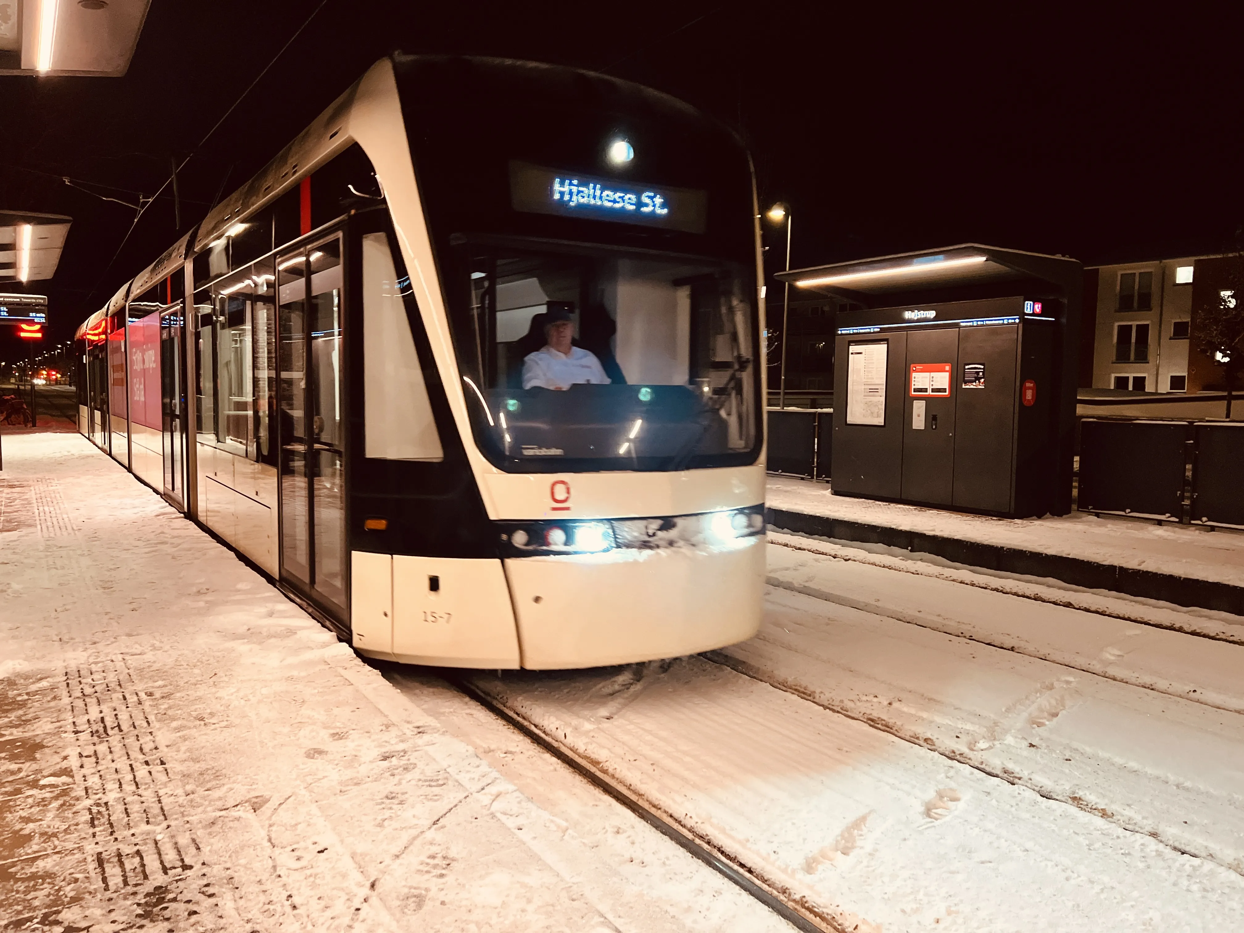 Billede af Odense Letbane togsæt 15 fotograferet ud for Højstrup Letbanestation. Billede af Odense Letbane togsæt 15 fotograferet ud for Højstrup Letbanestation.