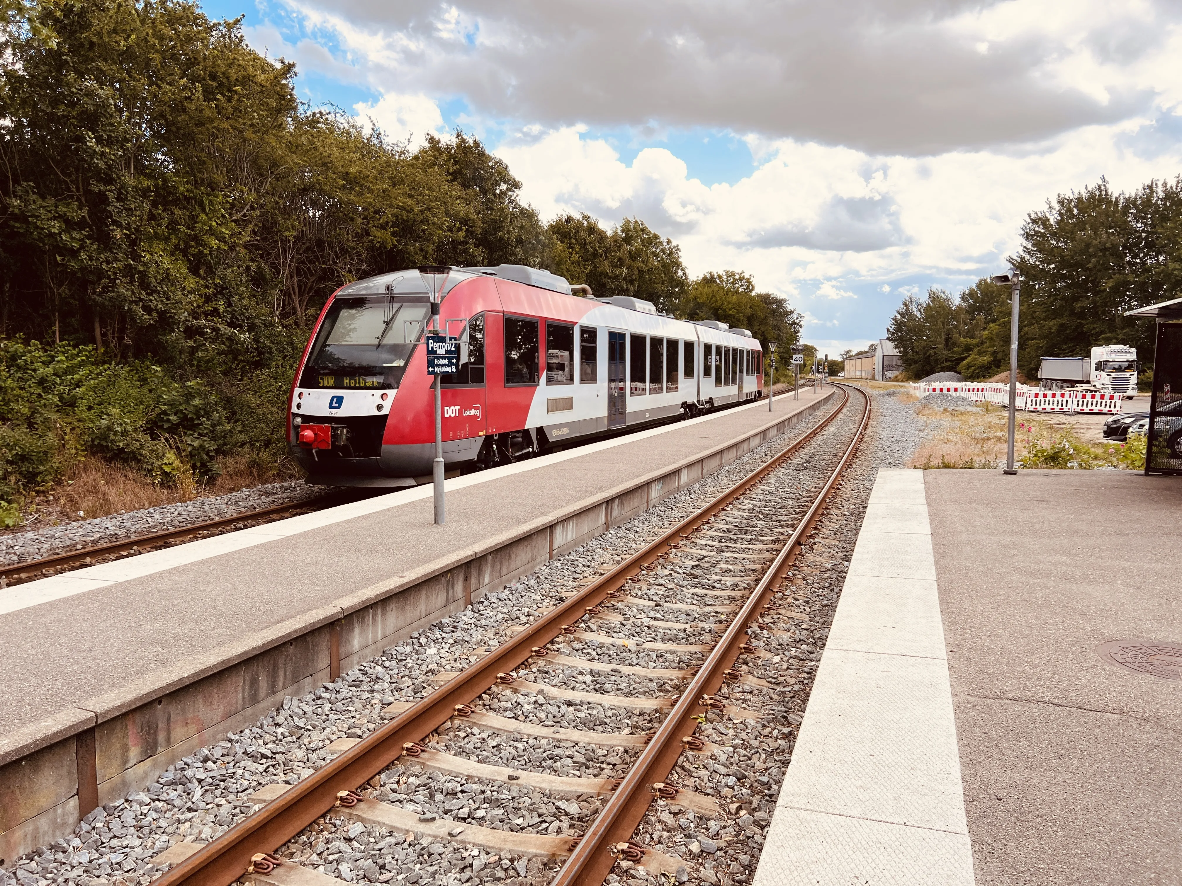 Billede af LT 2034-2134, tidligere LB 102-202 fotograferet ud for Fårevejle Station. Billede af LT 2034-2134, tidligere LB 102-202 fotograferet ud for Fårevejle Station.