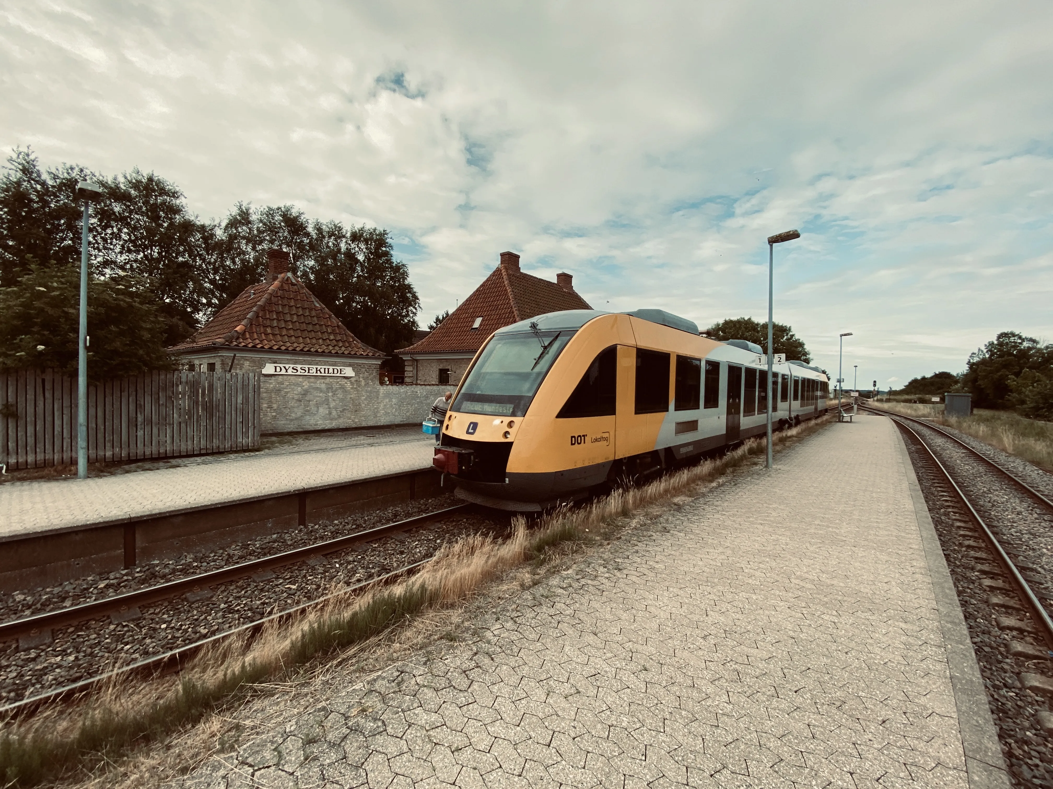 Billede af LT 104-204, tidligere LB 104-204 fotograferet ud for Dyssekilde Station. Billede af LT 104-204, tidligere LB 104-204 fotograferet ud for Dyssekilde Station.