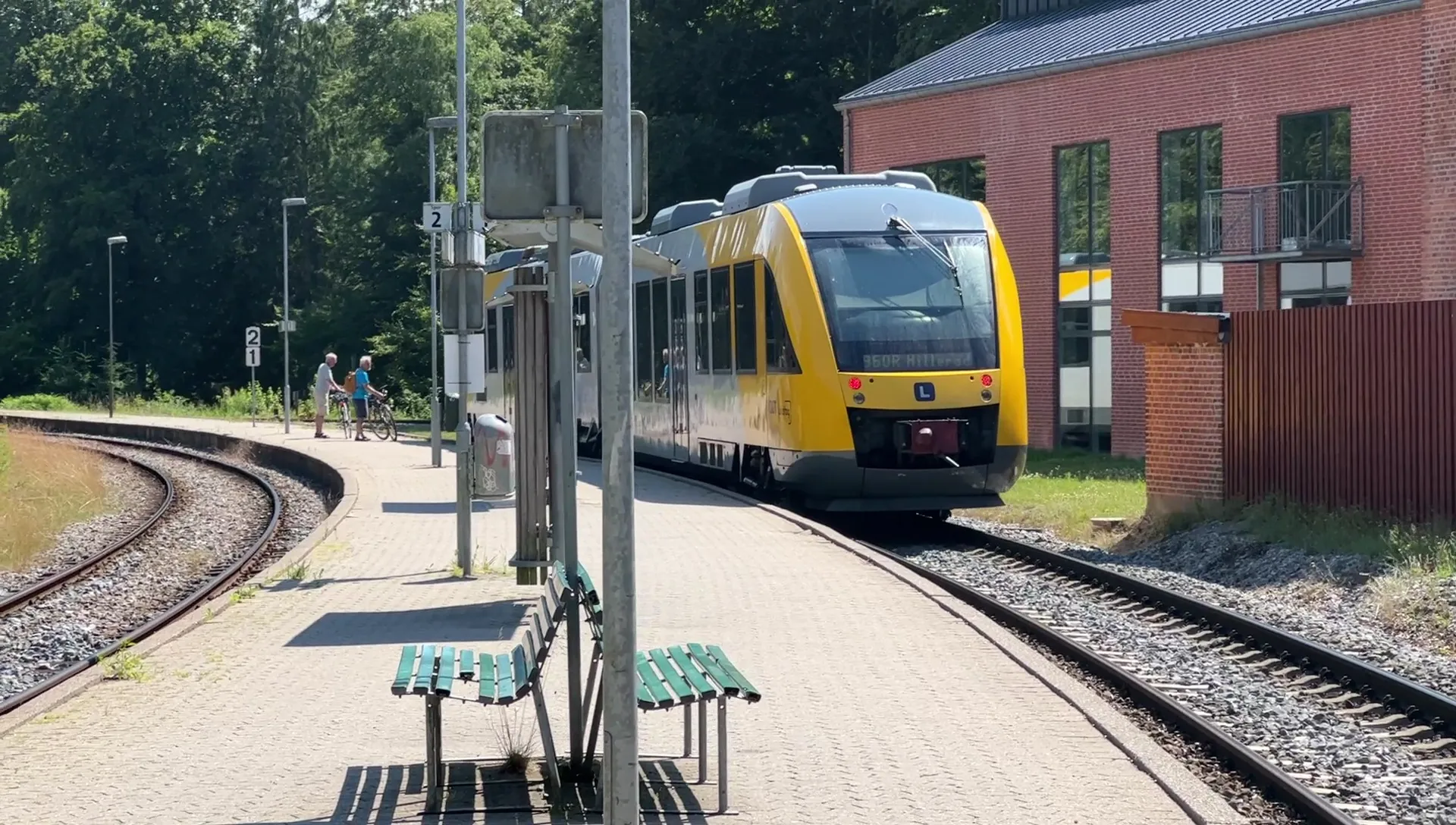 Billede af LT 111-211, tidligere LB 111-211 fotograferet ud for Kagerup Station. Billede af LT 111-211, tidligere LB 111-211 fotograferet ud for Kagerup Station.