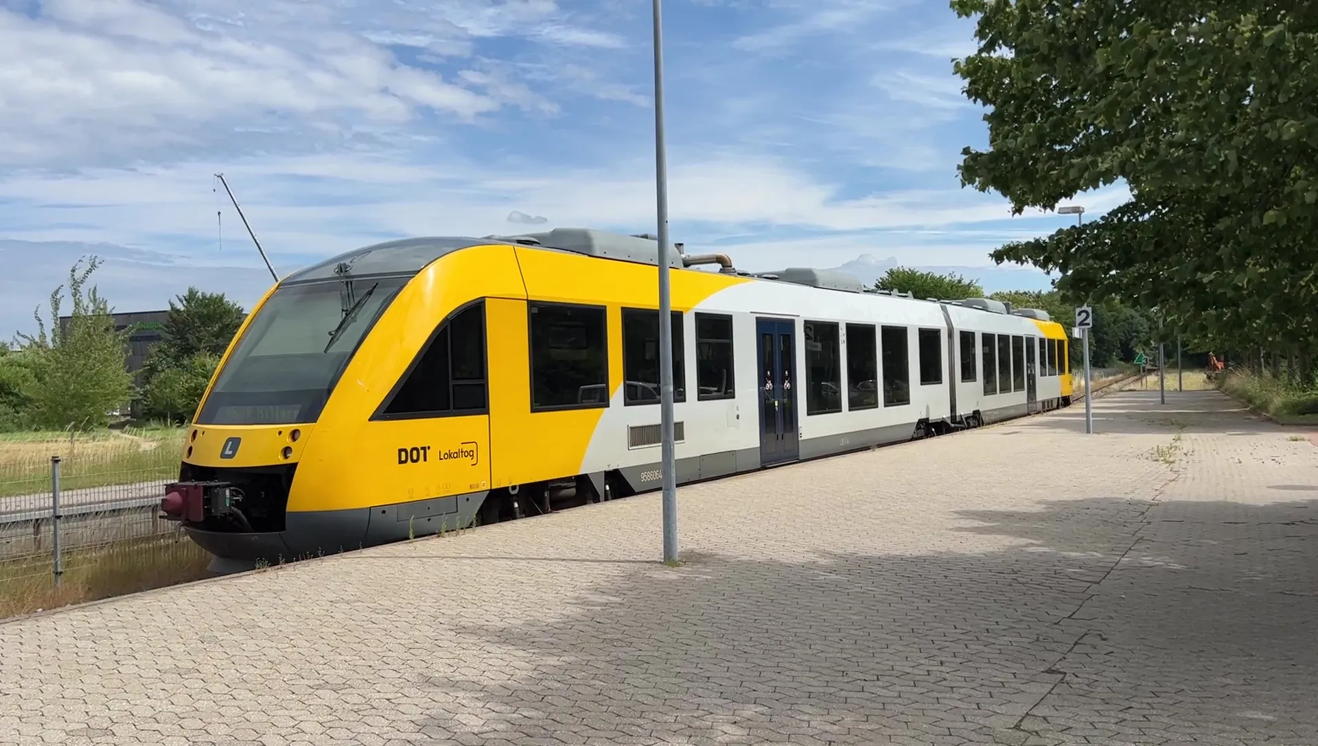 Billede af LT 114-214, tidligere LB 114-214 fotograferet ud for Helsinge Station. Billede af LT 114-214, tidligere LB 114-214 fotograferet ud for Helsinge Station.
