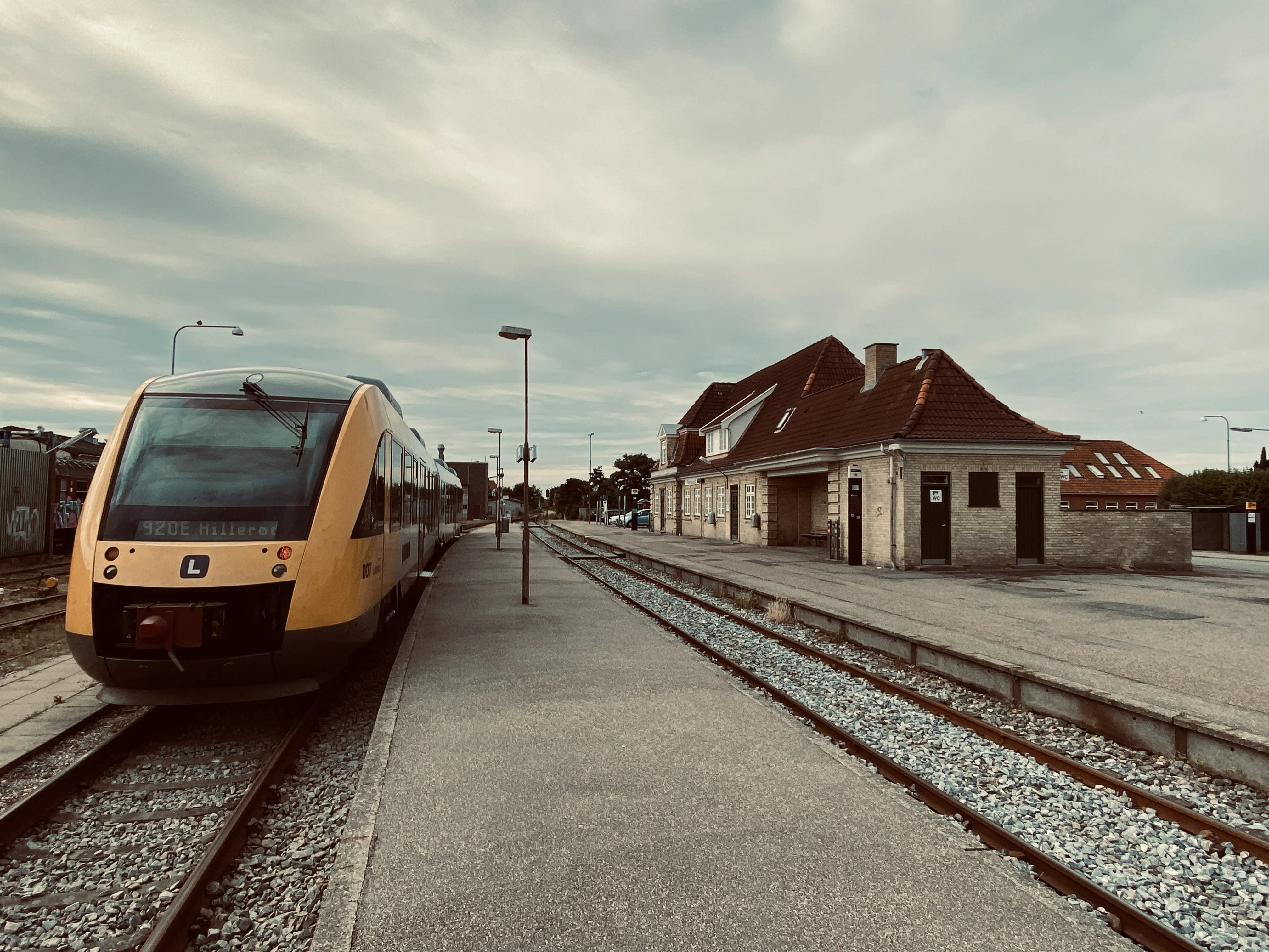 Billede af LT 115-215, tidligere LB 115-215 fotograferet ud for Hundested Station. Billede af LT 115-215, tidligere LB 115-215 fotograferet ud for Hundested Station.