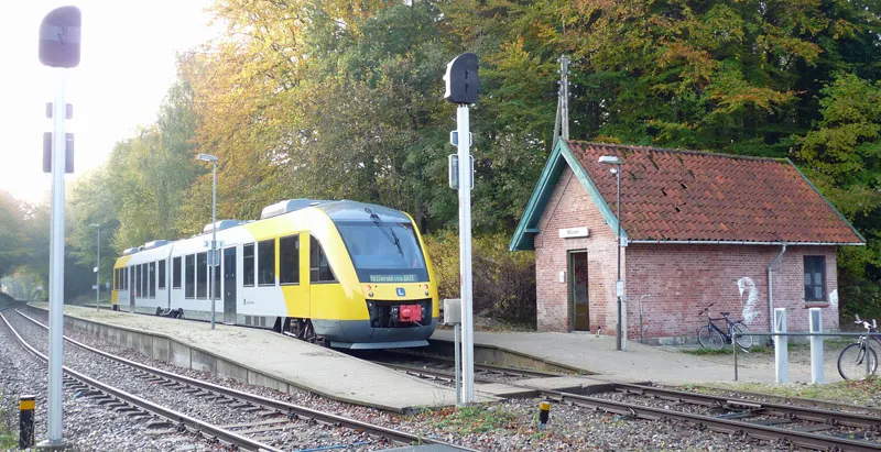 Billede af LB 121-221 fotograferet ud for Mårum Station. Billede af LB 121-221 fotograferet ud for Mårum Station.