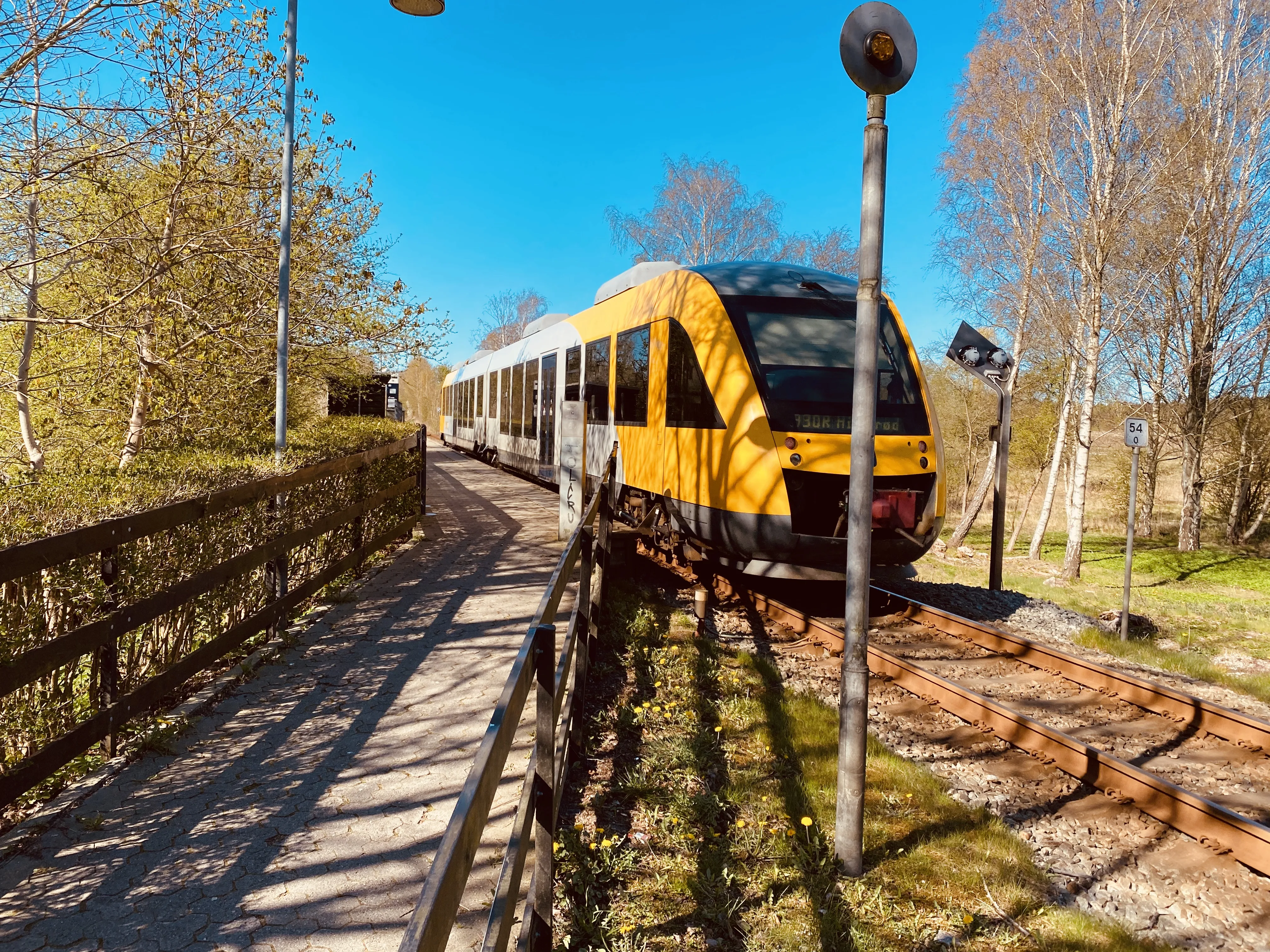 Billede af LT 121-221, tidligere LB 121-221 fotograferet ud for Mørdrup Trinbræt. Billede af LT 121-221, tidligere LB 121-221 fotograferet ud for Mørdrup Trinbræt.