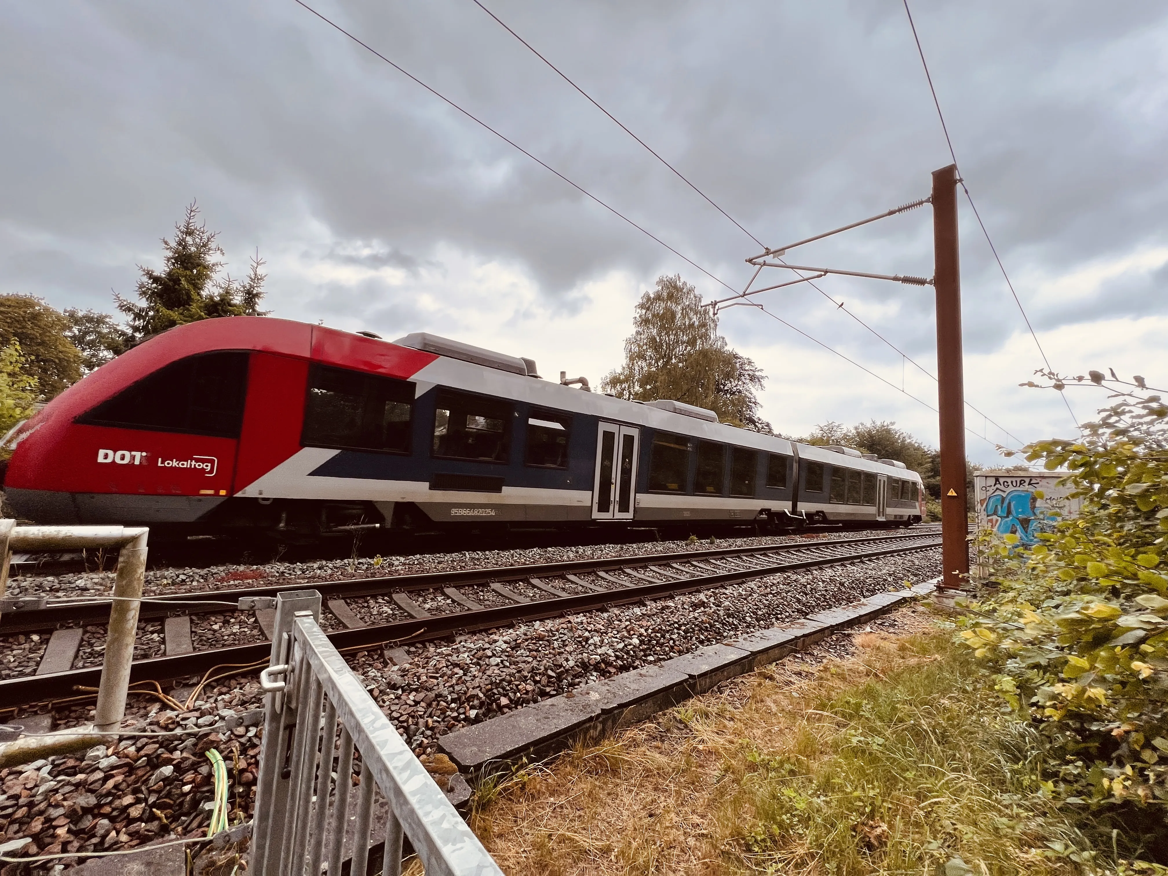 Billede af LT 2025-2125, tidligere VL 2025-2125 fotograferet ud for Strandparken Trinbræt (uofficielt). Billede af LT 2025-2125, tidligere VL 2025-2125 fotograferet ud for Strandparken Trinbræt (uofficielt).