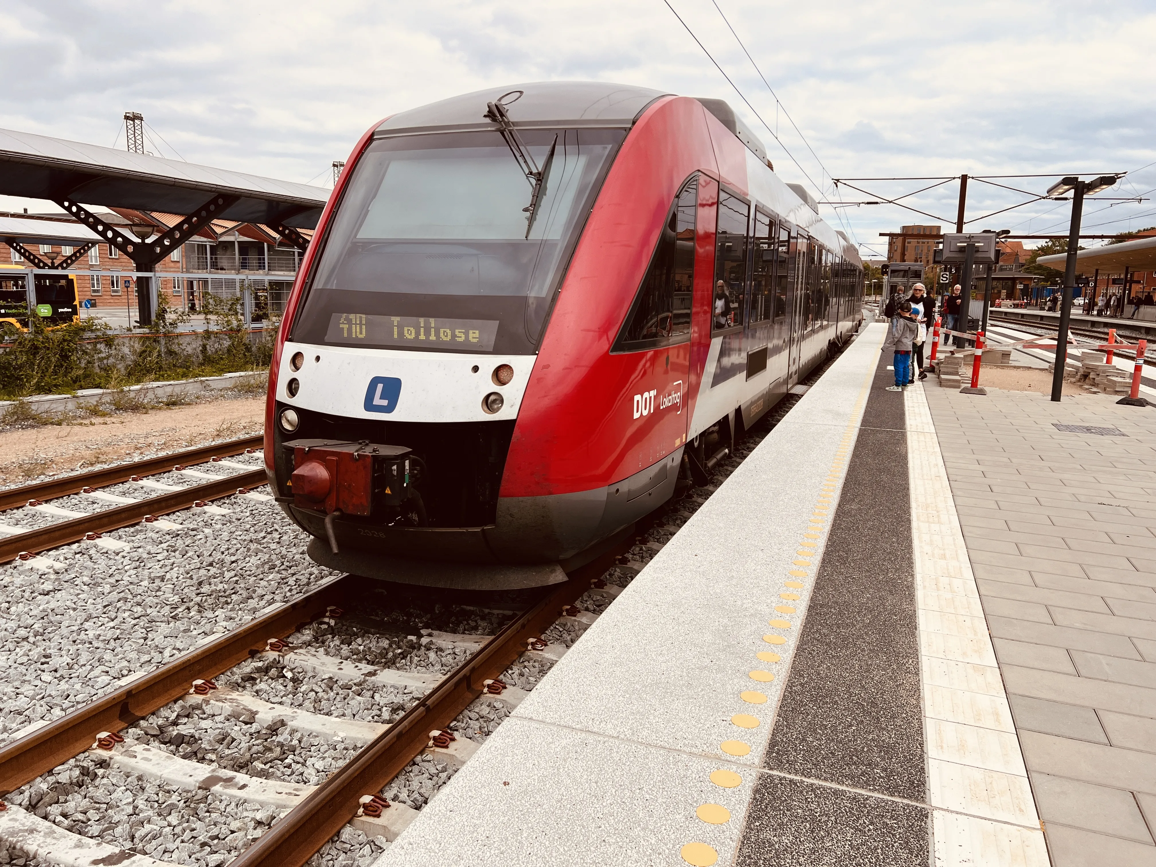 Billede af LT 2028-2128, tidligere VL 2028-2128 fotograferet ud for Slagelse Station. Billede af LT 2028-2128, tidligere VL 2028-2128 fotograferet ud for Slagelse Station.