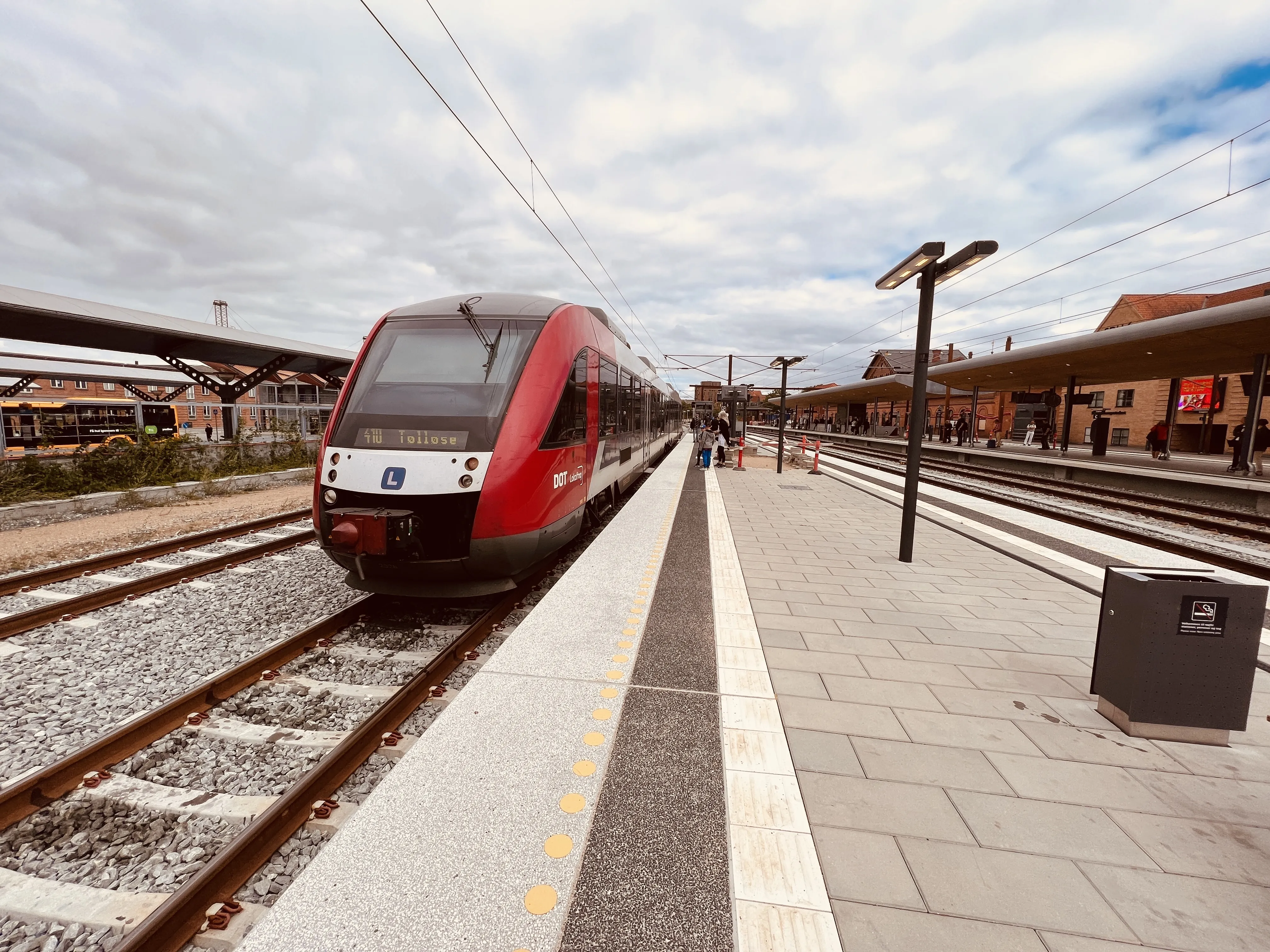Billede af LT 2028-2128, tidligere VL 2028-2128 fotograferet ud for Slagelse Station. Billede af LT 2028-2128, tidligere VL 2028-2128 fotograferet ud for Slagelse Station.
