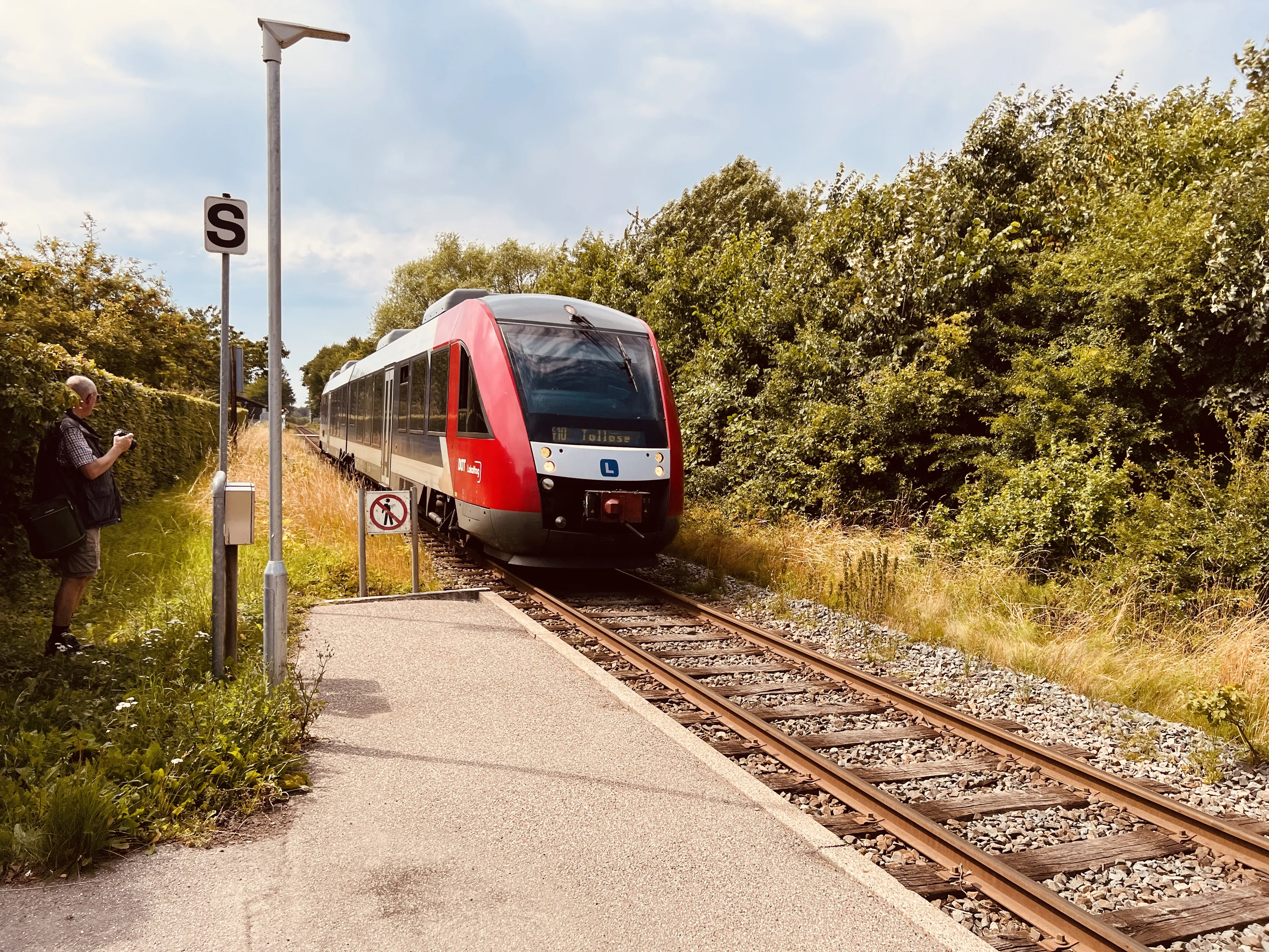 Billede af LT 2028-2128, tidligere VL 2028-2128 fotograferet ud for Vedde Trinbræt. Billede af LT 2028-2128, tidligere VL 2028-2128 fotograferet ud for Vedde Trinbræt.