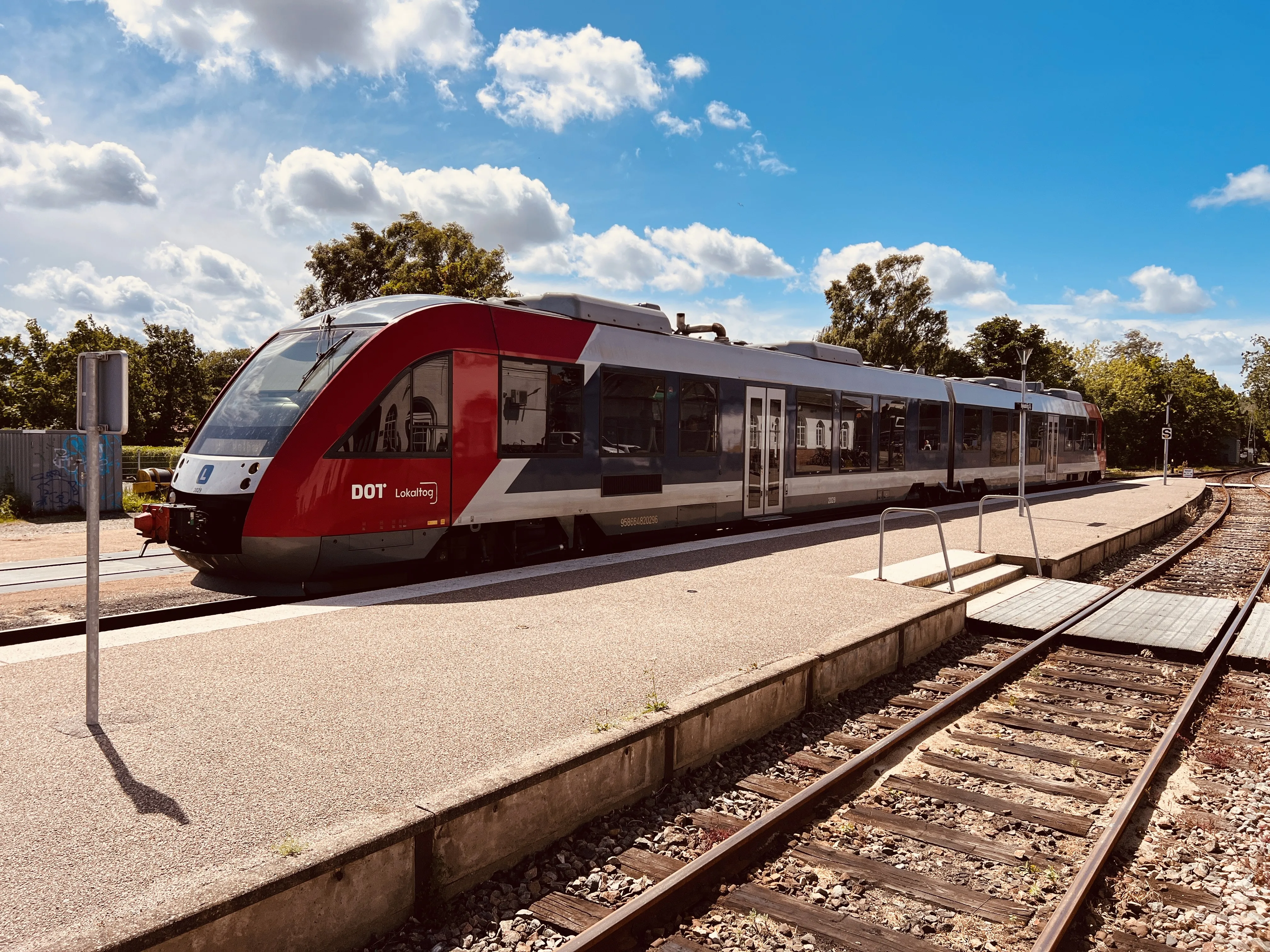 Billede af LT 2029-2129, tidligere VL 2029-2129 fotograferet ud for Nykøbing Sjælland Station. Billede af LT 2029-2129, tidligere VL 2029-2129 fotograferet ud for Nykøbing Sjælland Station.