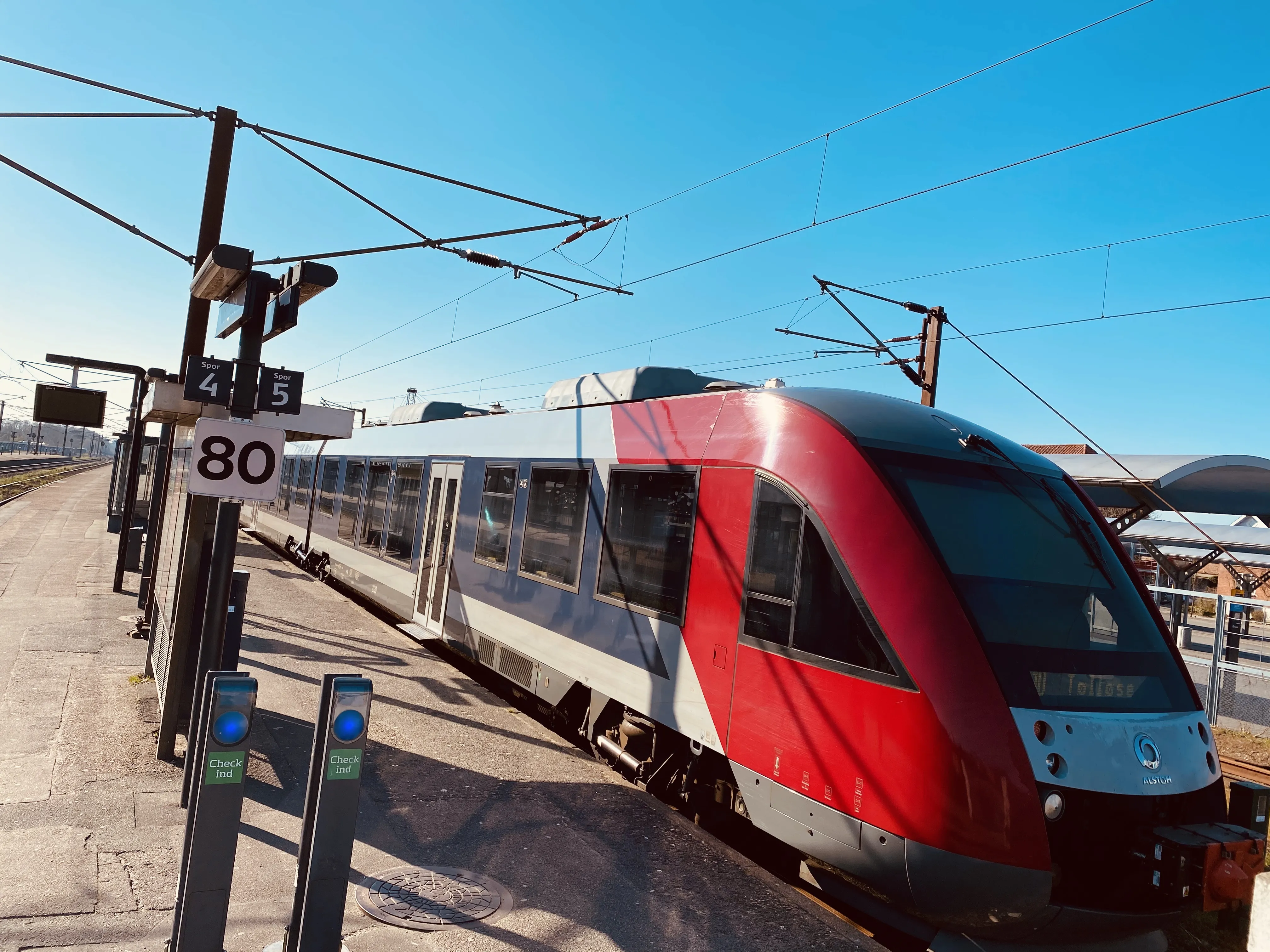 Billede af LT 2030-2130, tidligere VL 2030-2130 fotograferet ud for Slagelse Station. Billede af LT 2030-2130, tidligere VL 2030-2130 fotograferet ud for Slagelse Station.