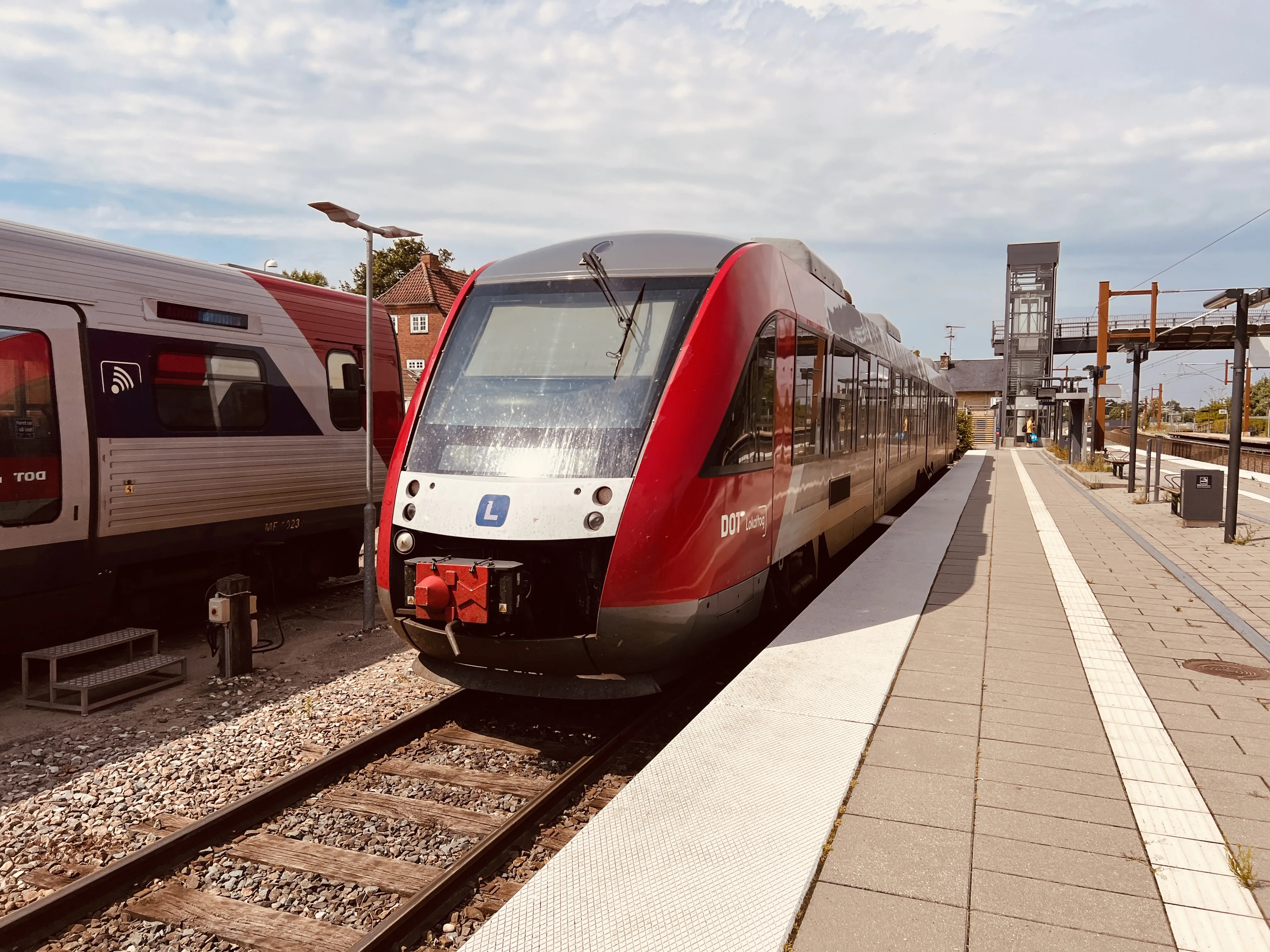Billede af LT 2030-2130, tidligere VL 2030-2130 fotograferet ud for Tølløse Station. Billede af LT 2030-2130, tidligere VL 2030-2130 fotograferet ud for Tølløse Station.