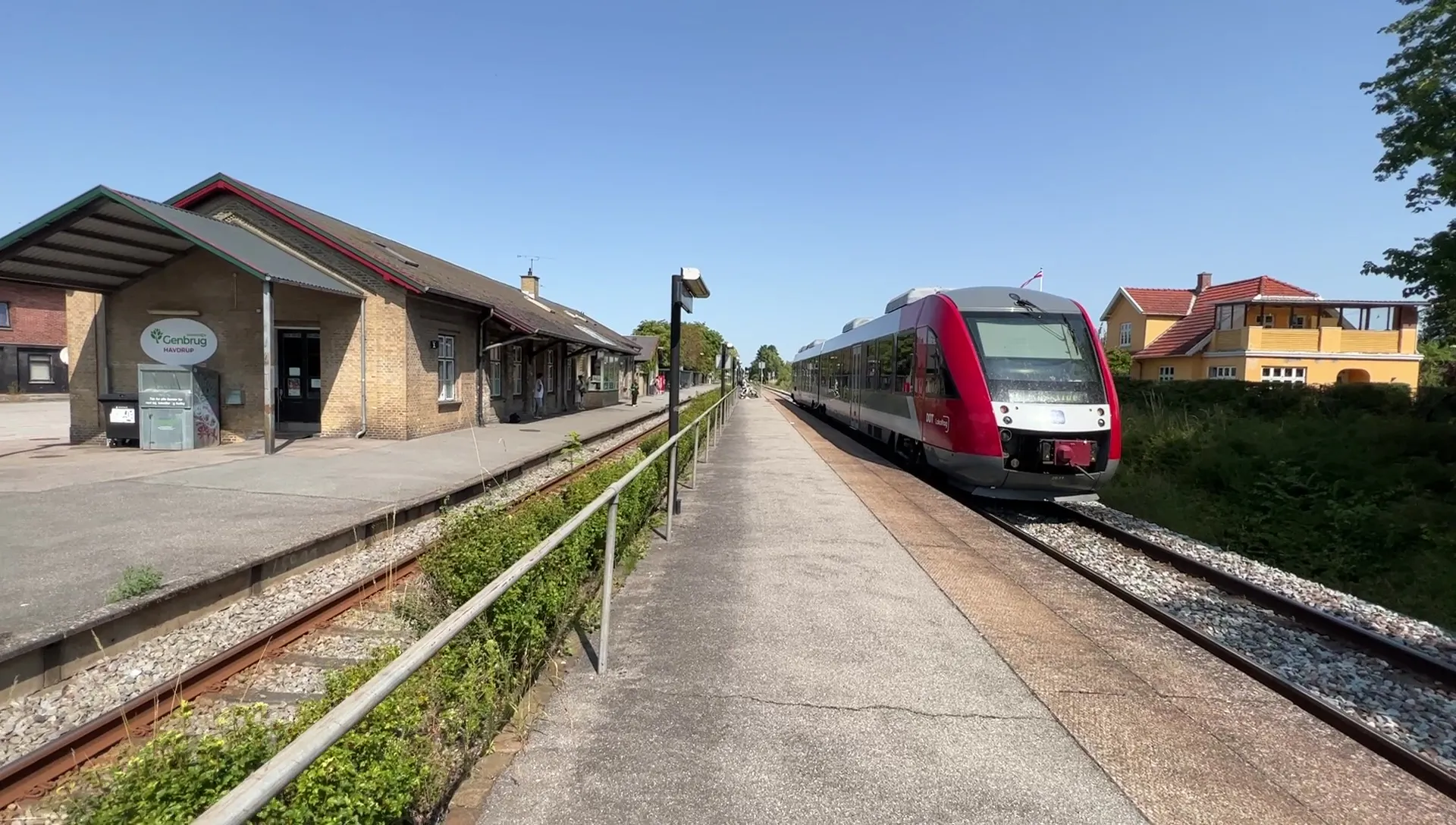 Billede af LT 2031-2131, tidligere VL 2031-2131 fotograferet ud for Havdrup Station. Billede af LT 2031-2131, tidligere VL 2031-2131 fotograferet ud for Havdrup Station.