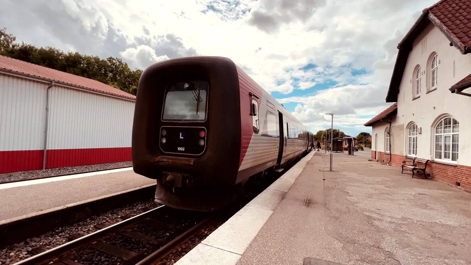 Billede af tog ud for Ruds Vedby Station. Billede af tog ud for Ruds Vedby Station.