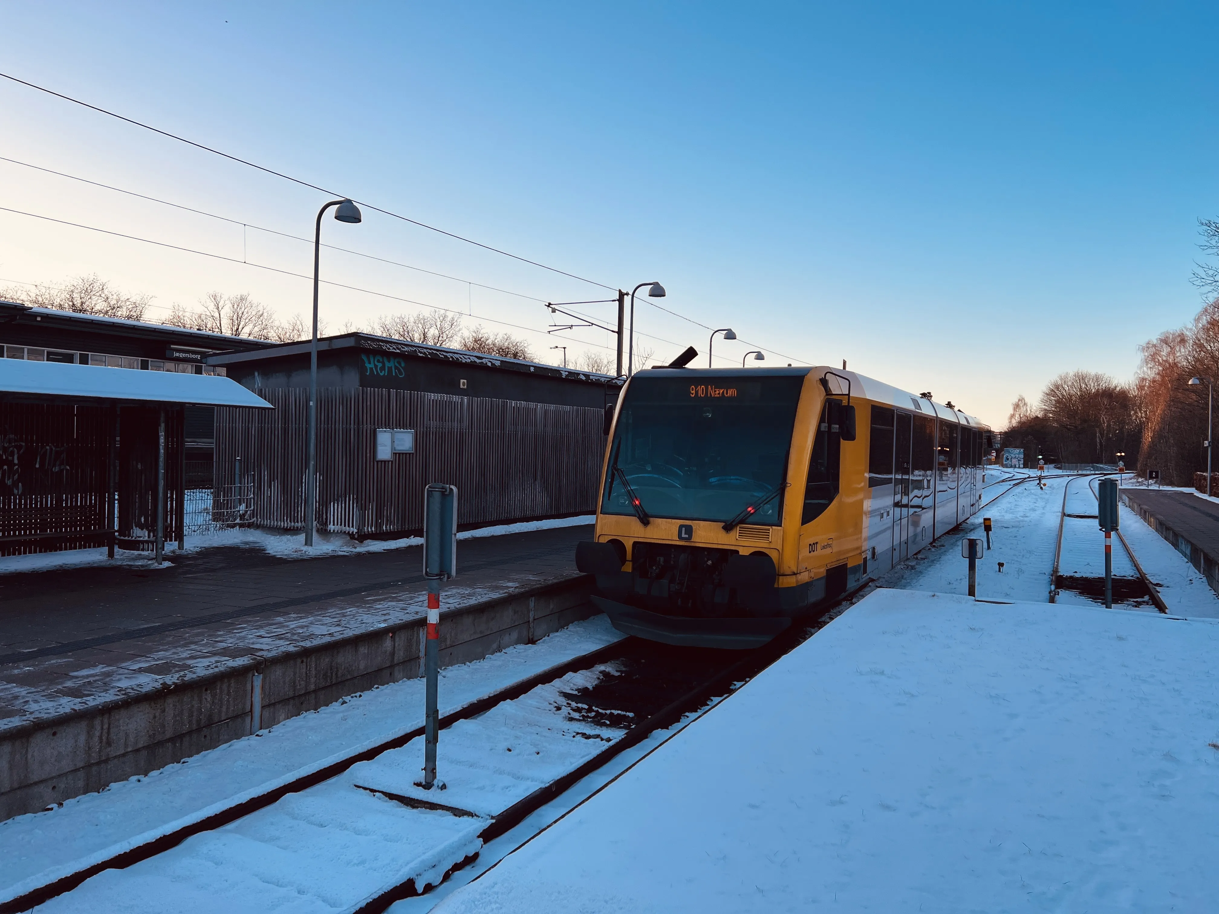 Billede af LT Lm 22, tidligere LNJ Lm 22 fotograferet ud for Jægersborg Lokalbane Station. Billede af LT Lm 22, tidligere LNJ Lm 22 fotograferet ud for Jægersborg Lokalbane Station.