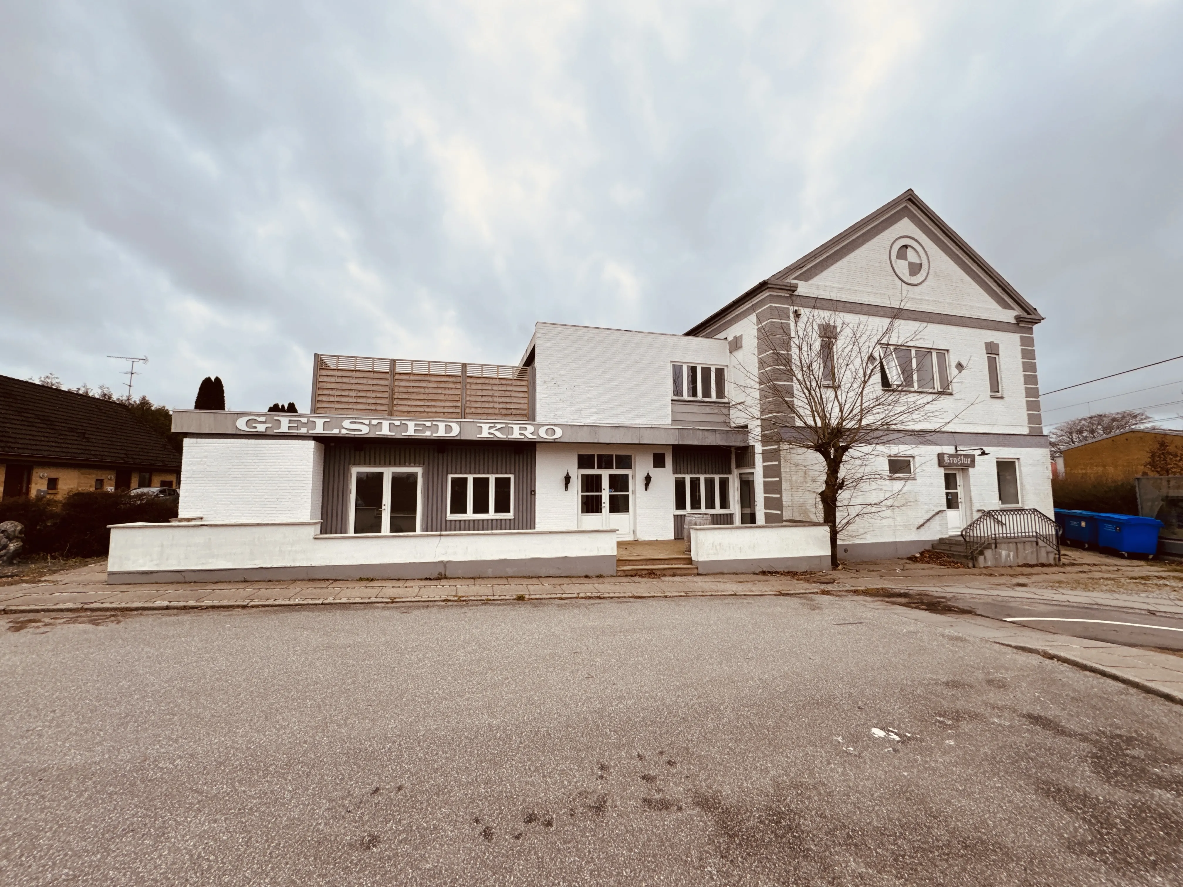 Billede af Gelsted Holdeplads - Holdeplads er nedrevet, men Gelsted Holdeplads har ligget her foran Gelsted Kro. Billede af Gelsted Holdeplads - Holdeplads er nedrevet, men Gelsted Holdeplads har ligget her foran Gelsted Kro.