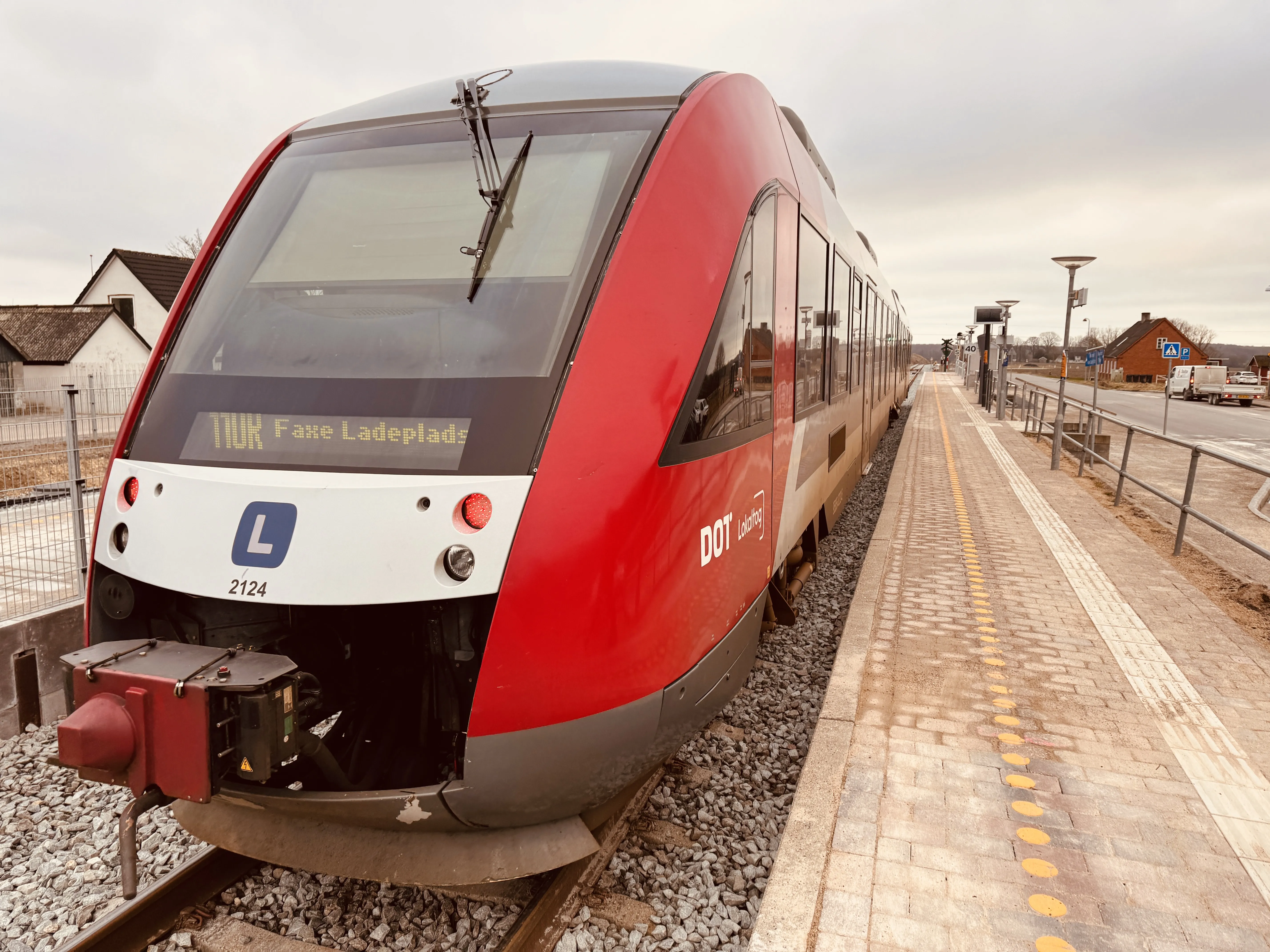 Billede af LT 2024-2124, tidligere VL 2024-2124 fotograferet ud for Faxe Syd Trinbræt. Billede af LT 2024-2124, tidligere VL 2024-2124 fotograferet ud for Faxe Syd Trinbræt.