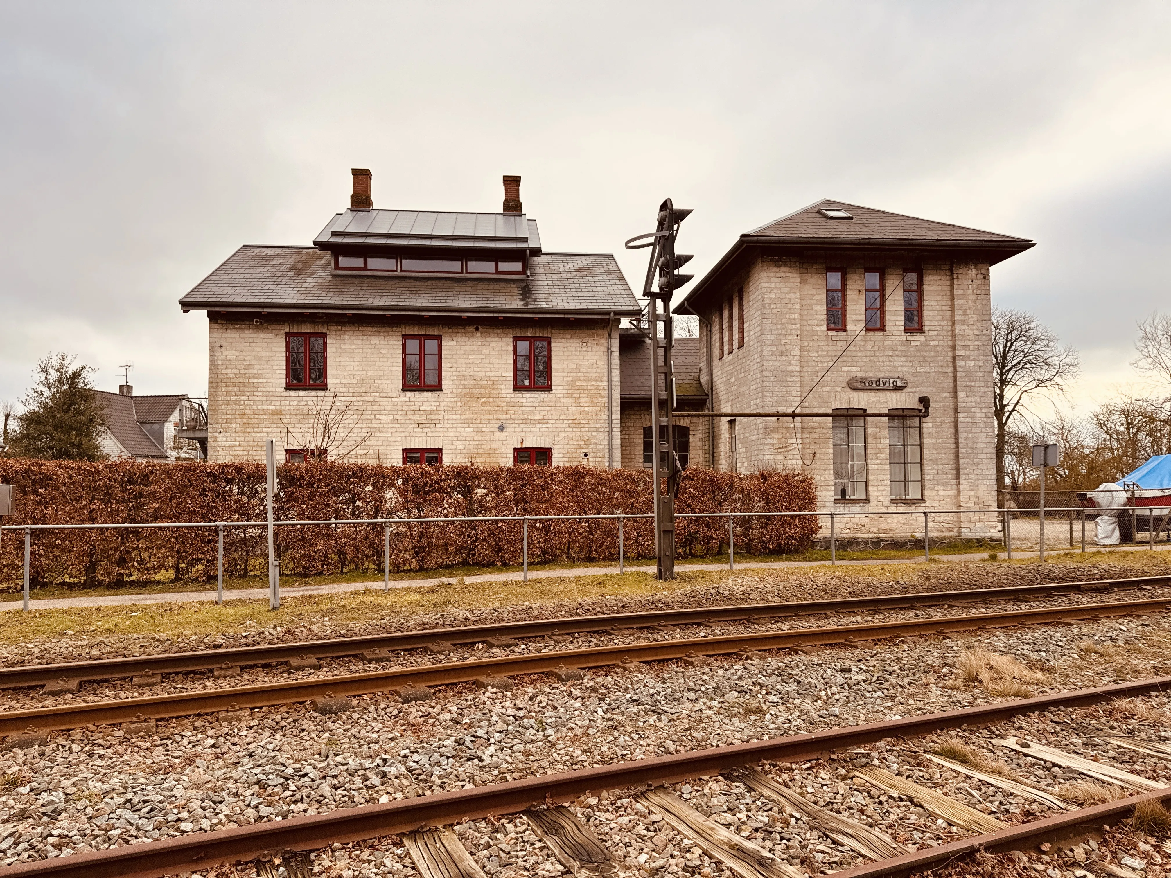 Billede af Rødvig Stations remise.