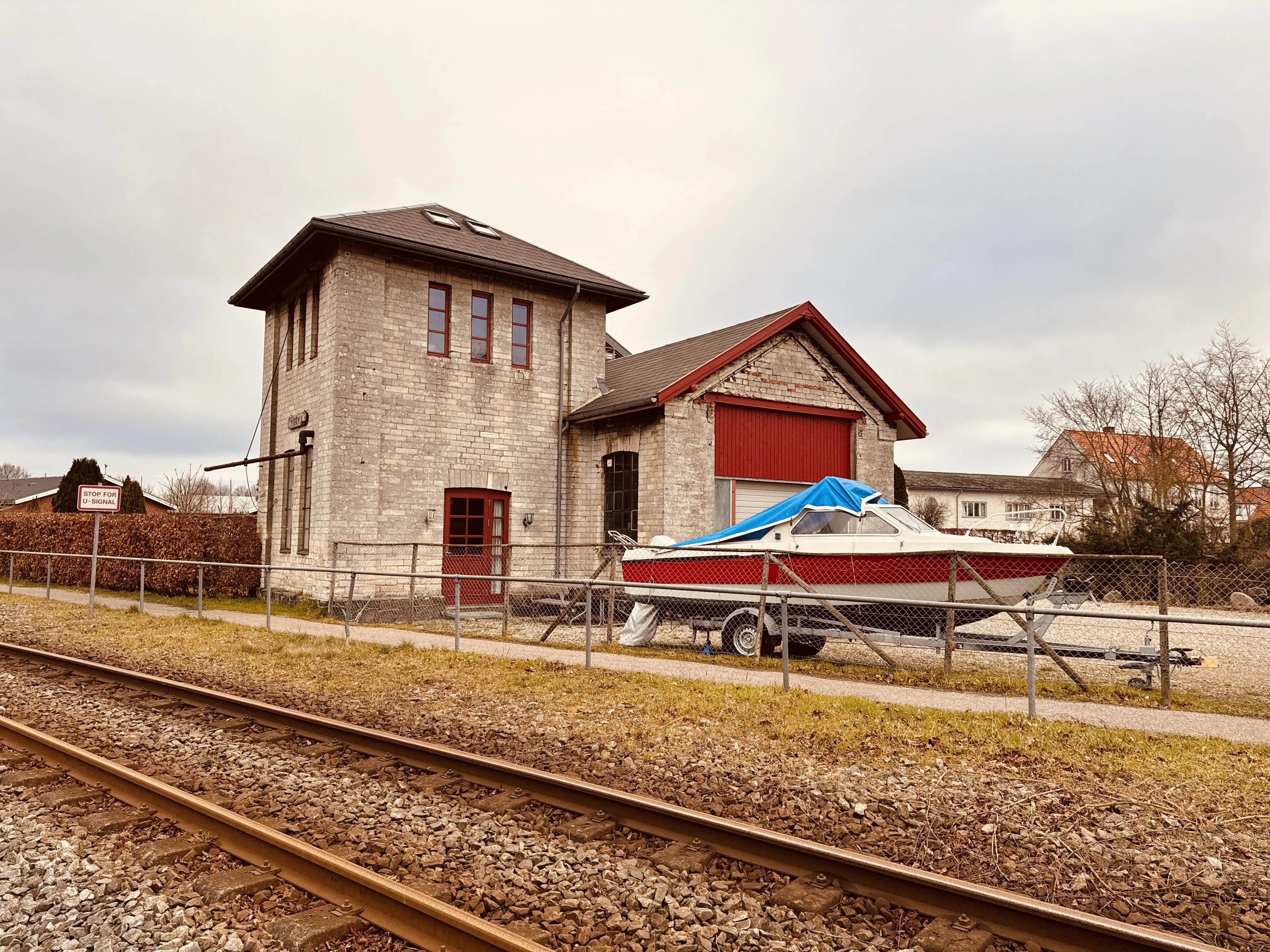 Billede af Rødvig Stations remise.