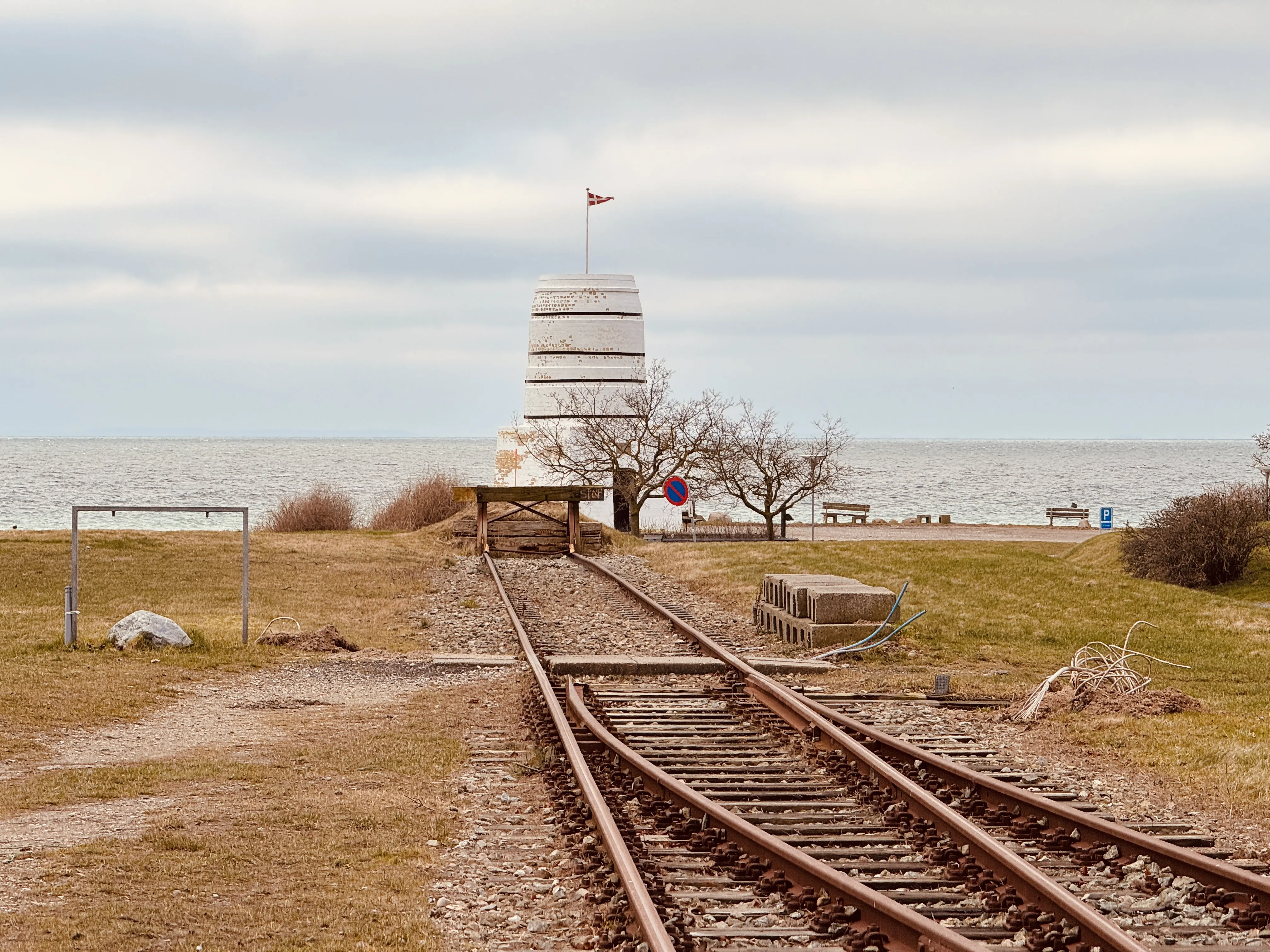 Billede af flinteovnen ved Rødvig Station.