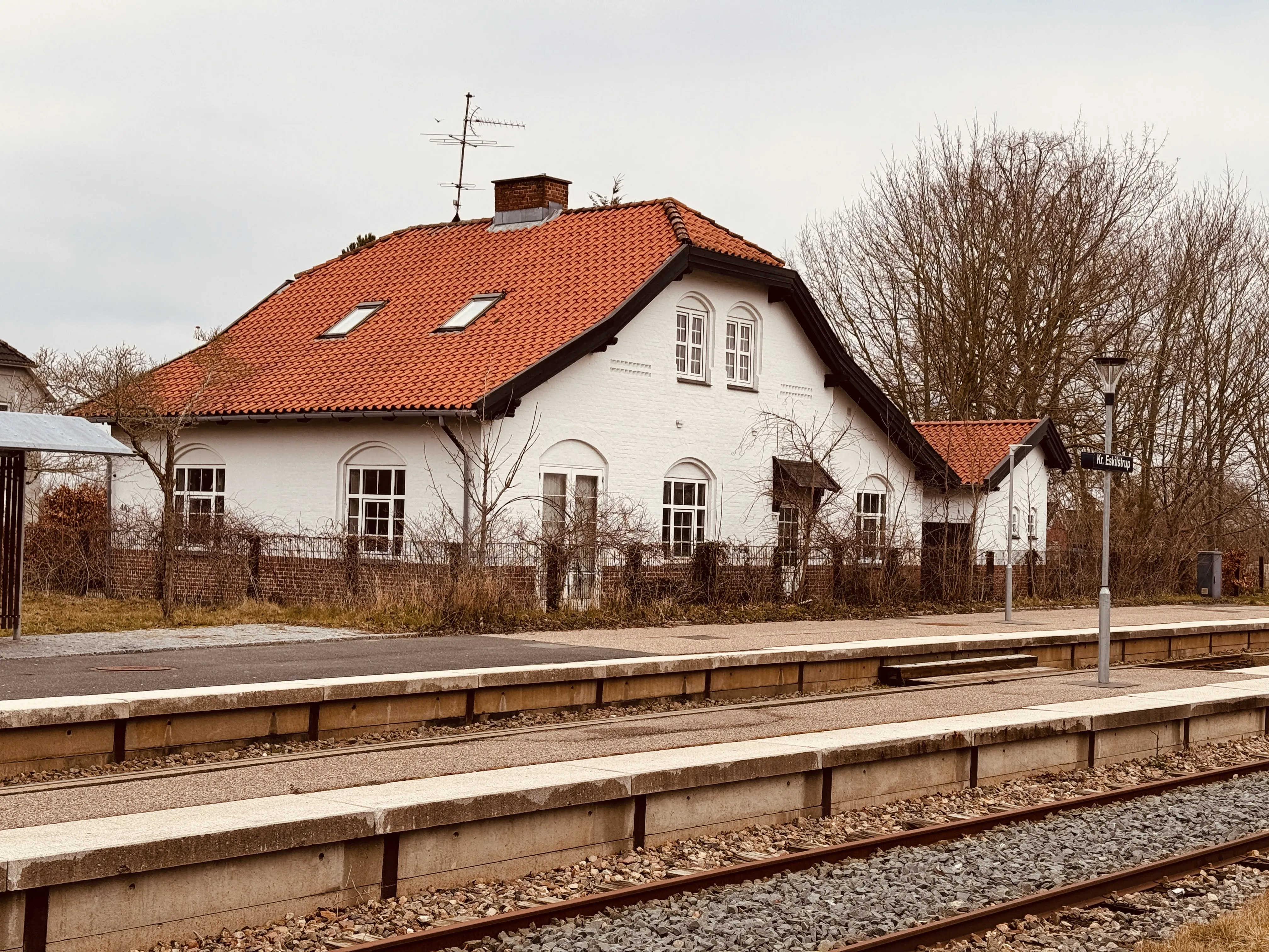 Billede af Kirke Eskilstrup Trinbræt. Billede af Kirke Eskilstrup Trinbræt.
